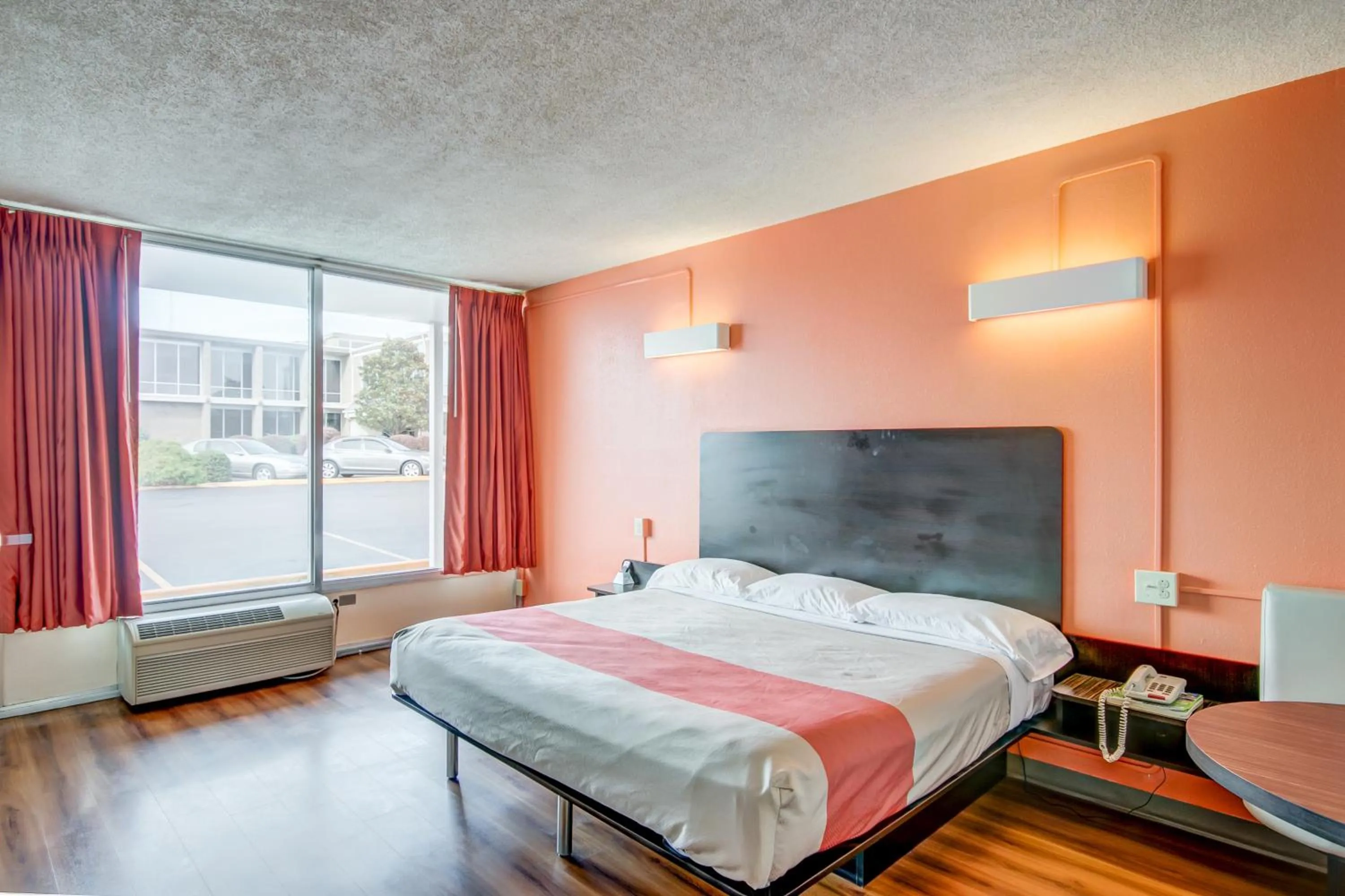 Bedroom, Bed in Motel 6-Somerset, KY