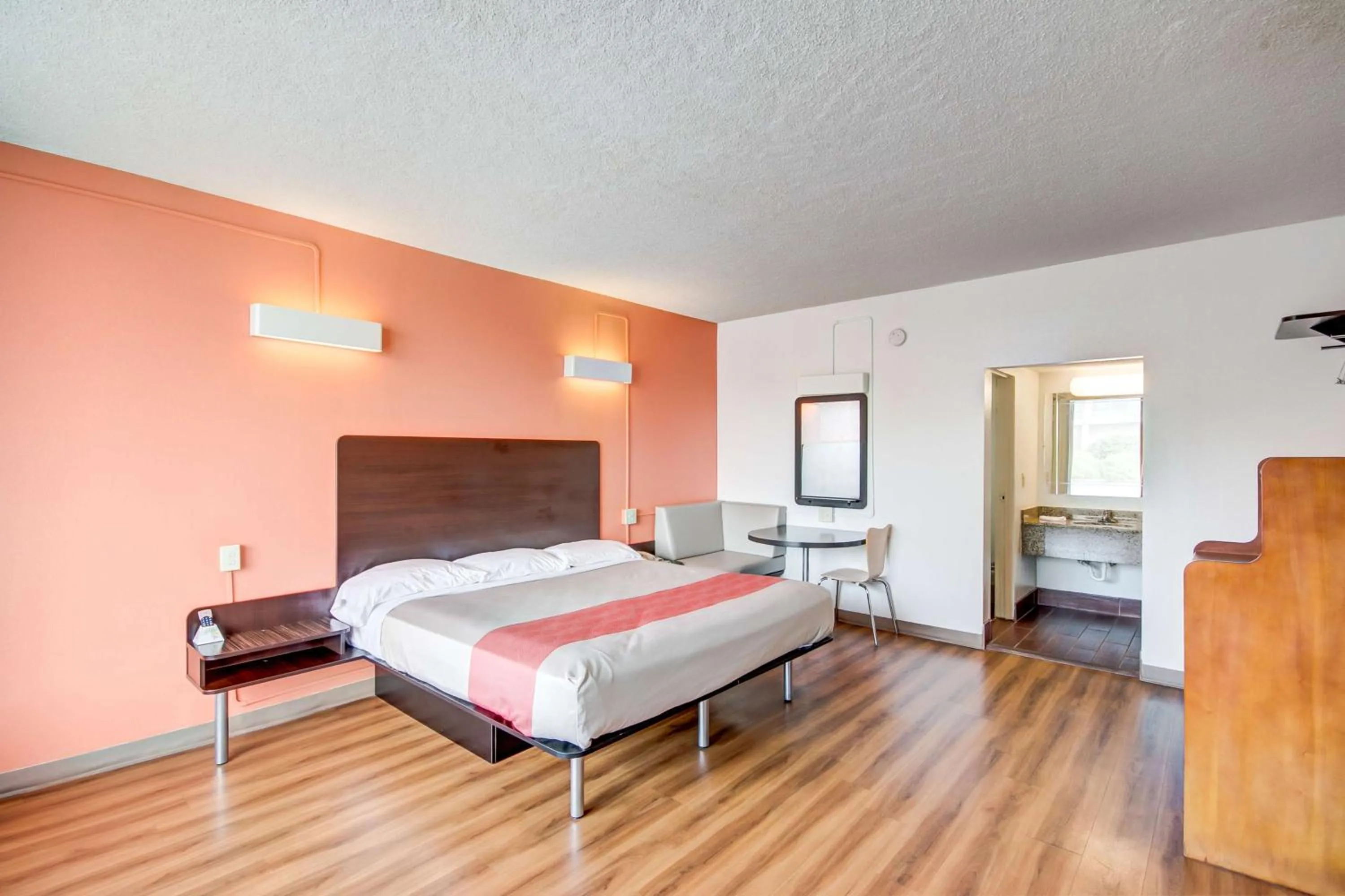 Photo of the whole room, Bed in Motel 6-Somerset, KY