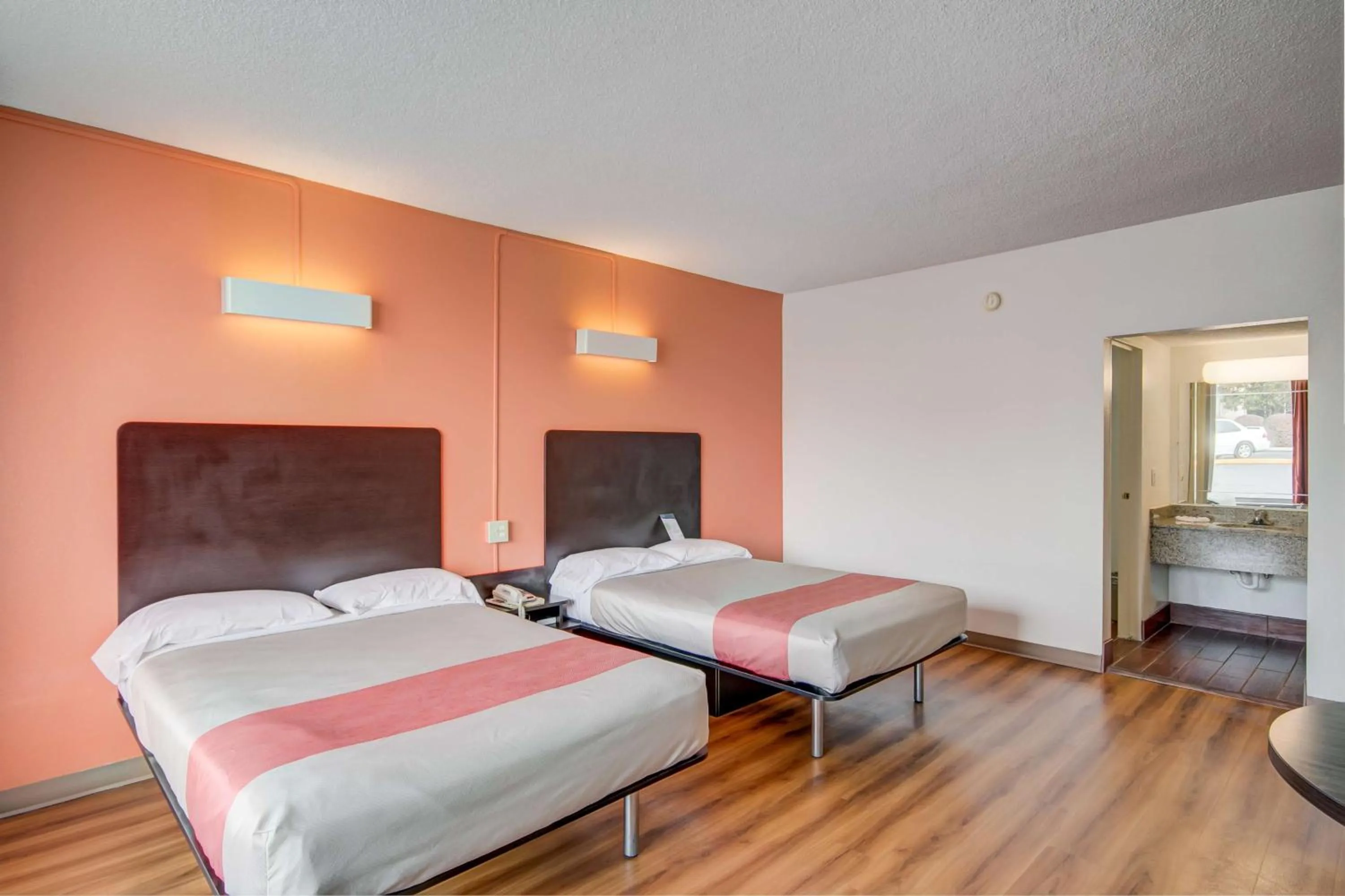 Photo of the whole room, Bed in Motel 6-Somerset, KY