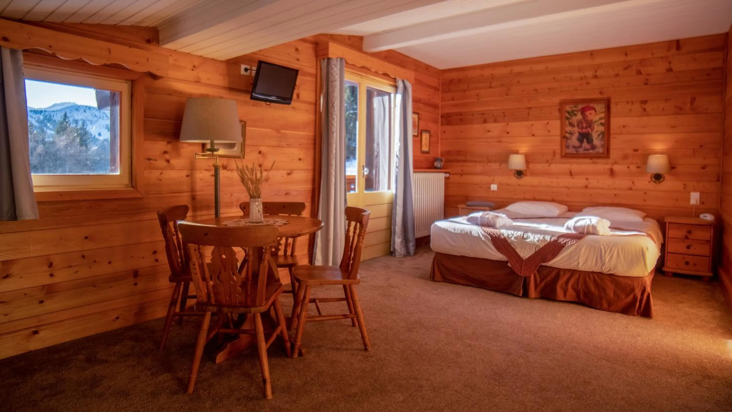 Photo of the whole room, Bed in Hôtel Arbois Bettex