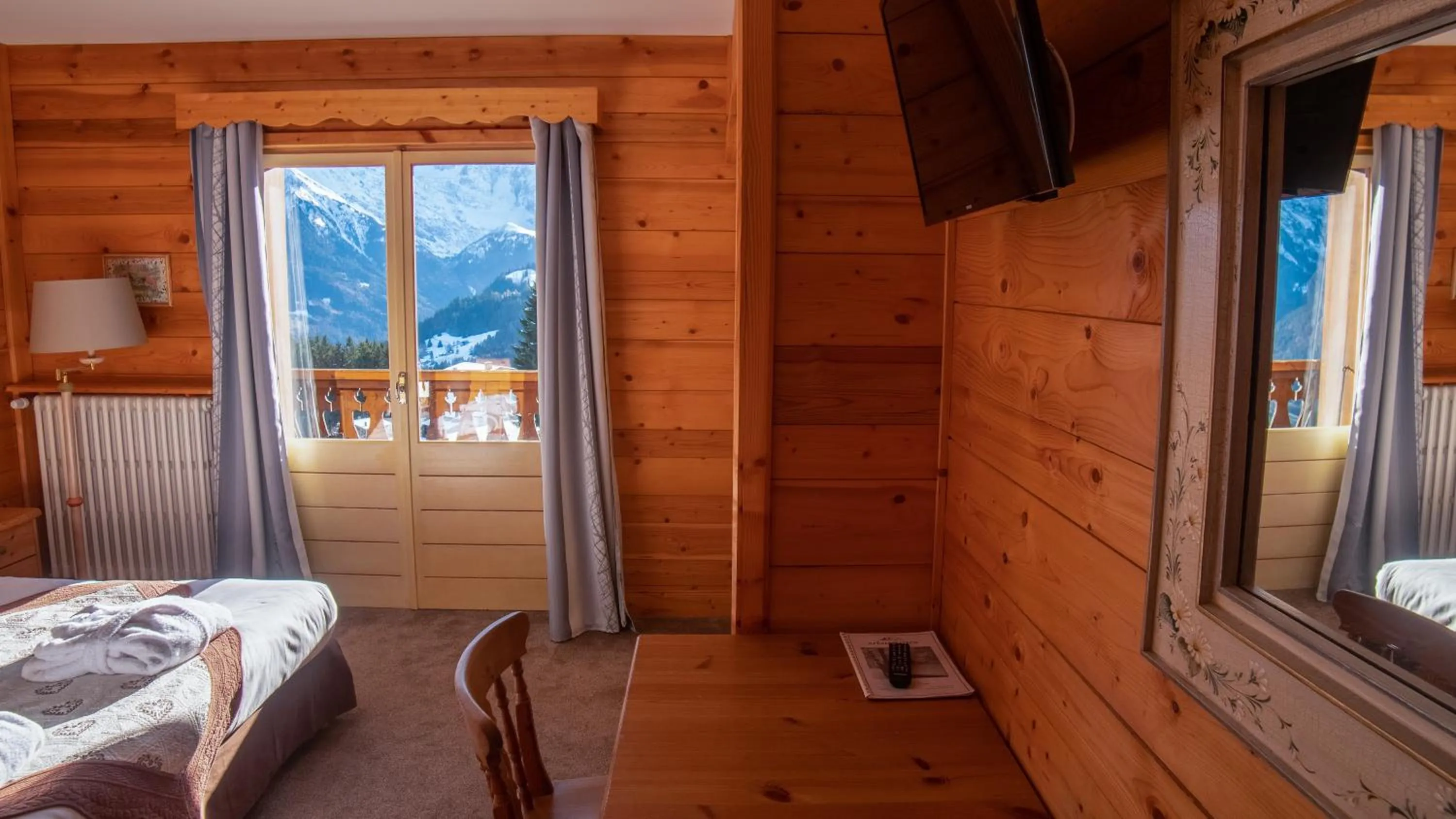 Balcony/Terrace, Bed in Hôtel Arbois Bettex