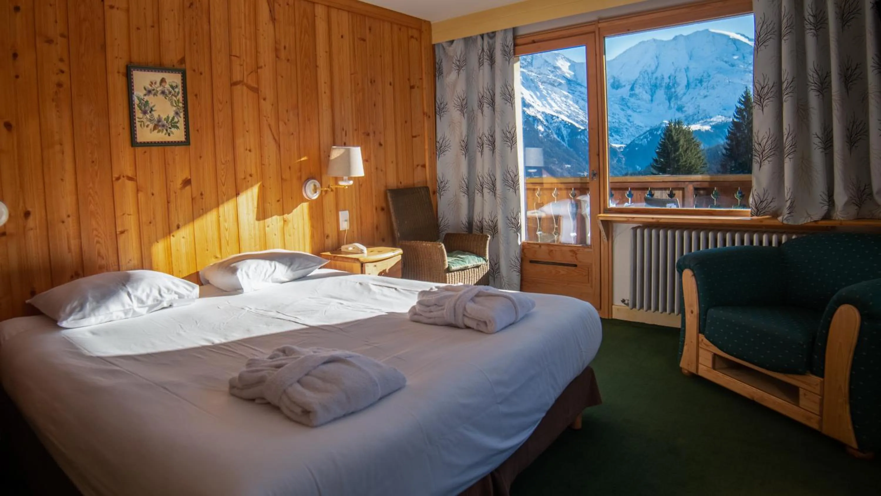 View (from property/room), Bed in Hôtel Arbois Bettex