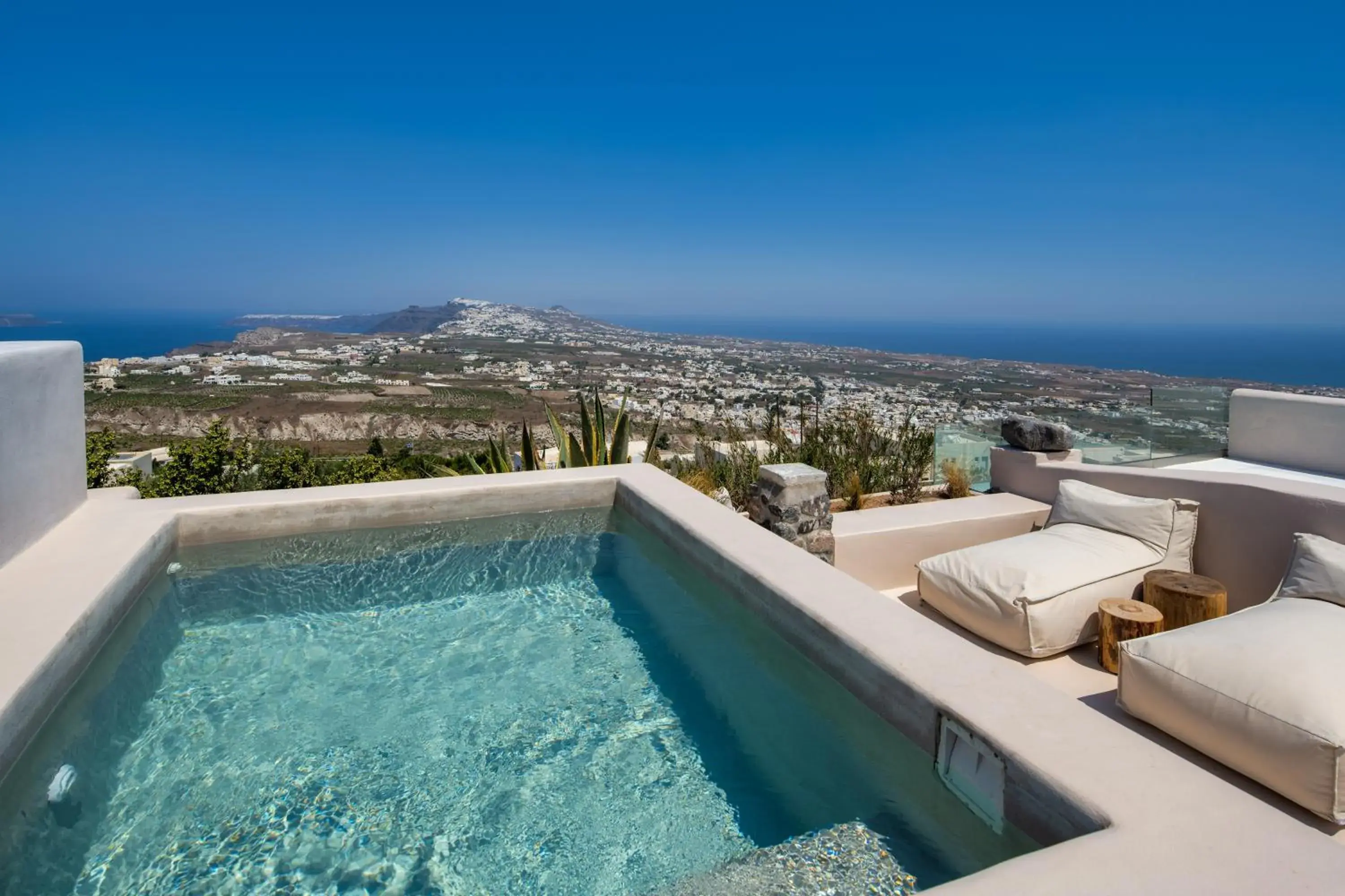 Senior Suite with Outdoor Hot Tub in Phaos 1870, A restored Winery Senior Suite with Outdoor Hot Tub in Phaos 1870, A restored Winery