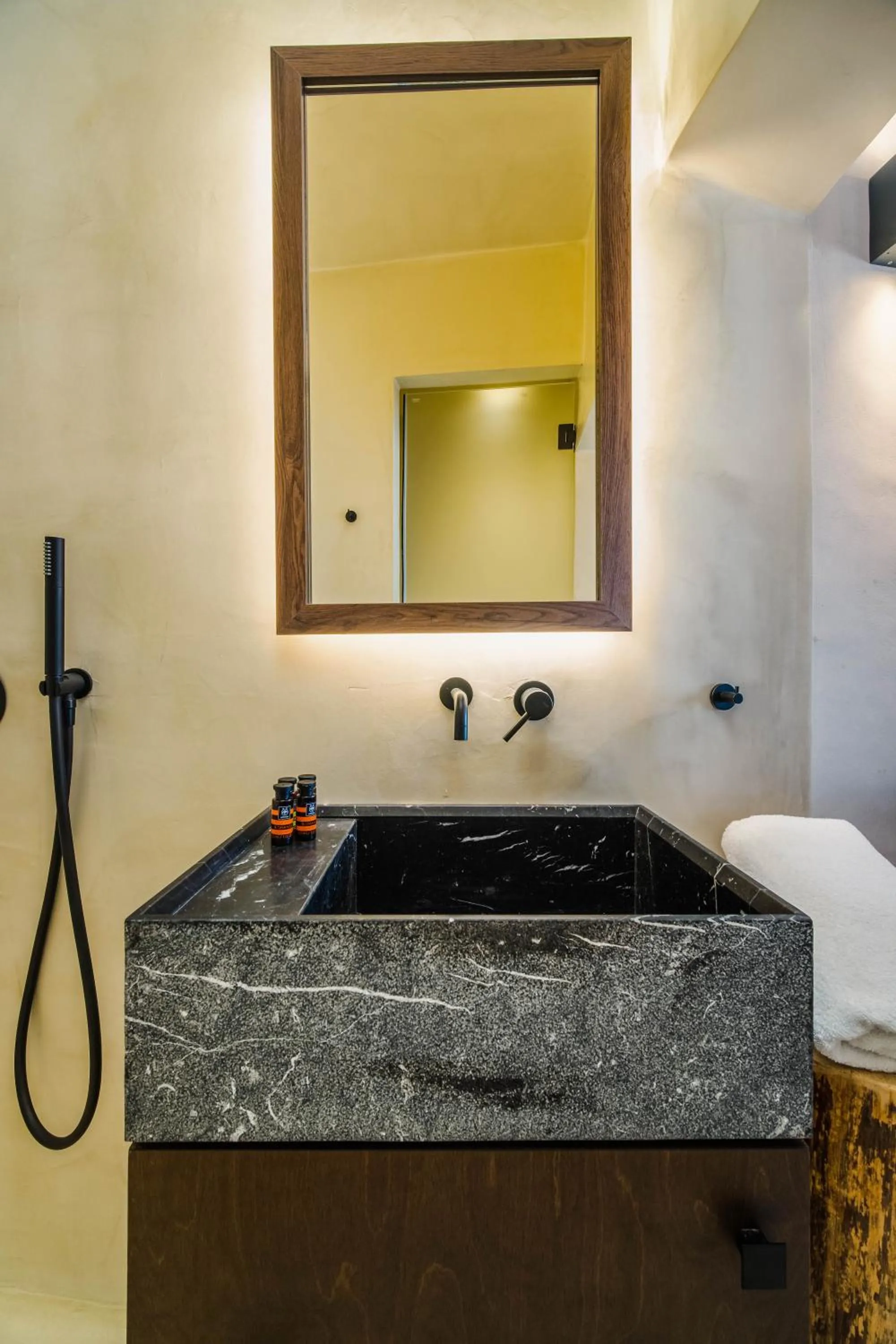 Bathroom in Phaos 1870, A restored Winery