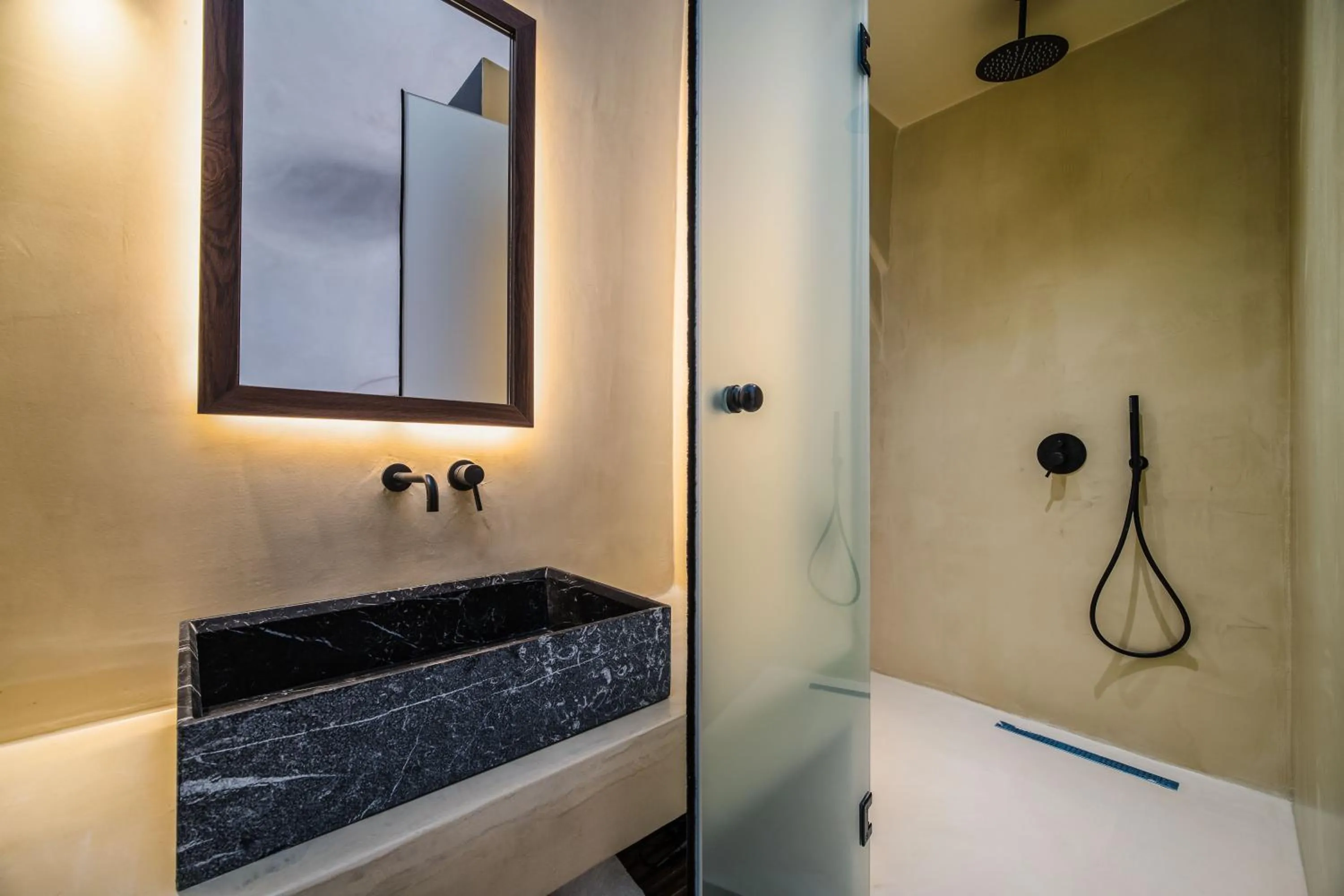 Bathroom in Phaos 1870, A restored Winery