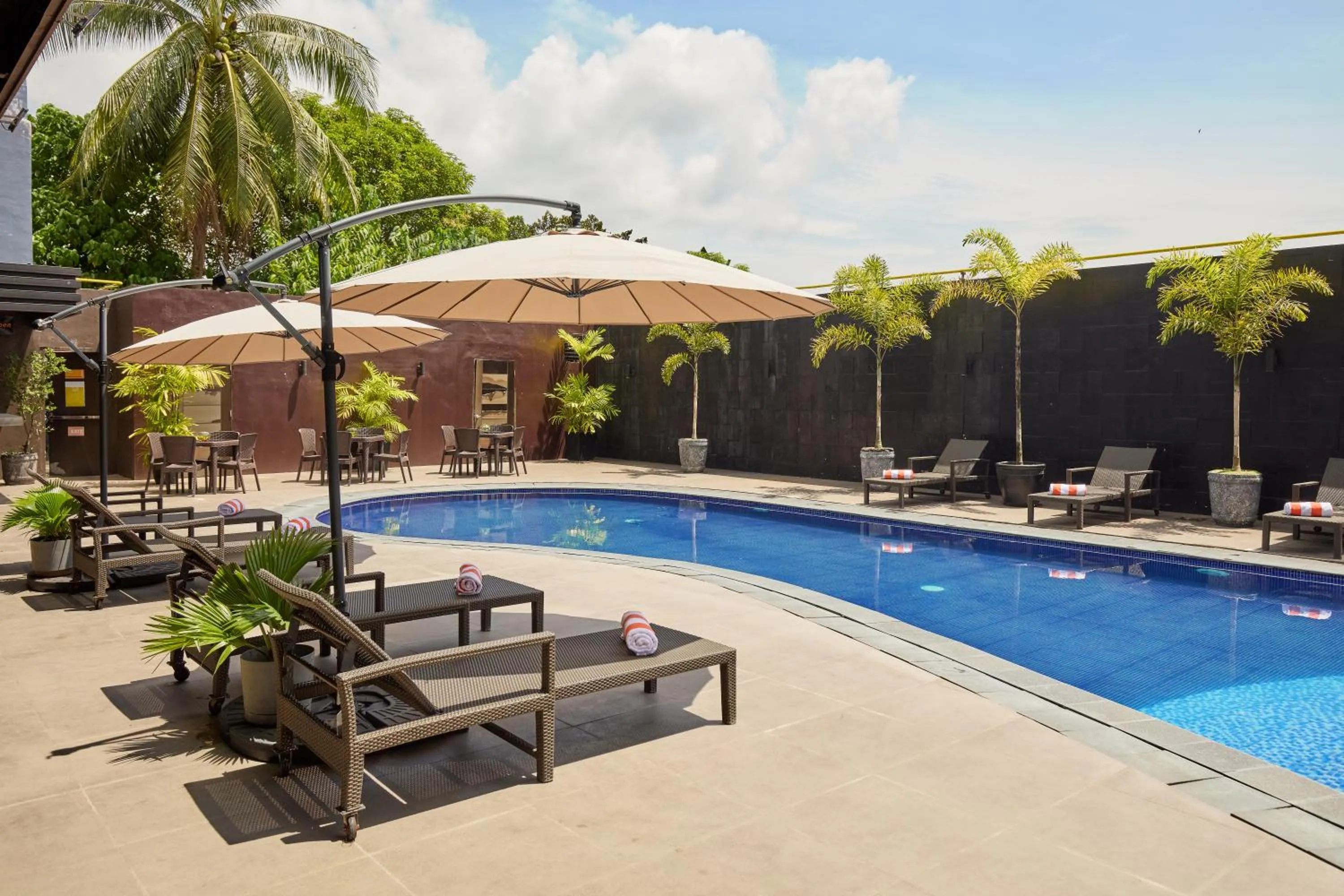 Swimming pool in Summit Hotel Tacloban