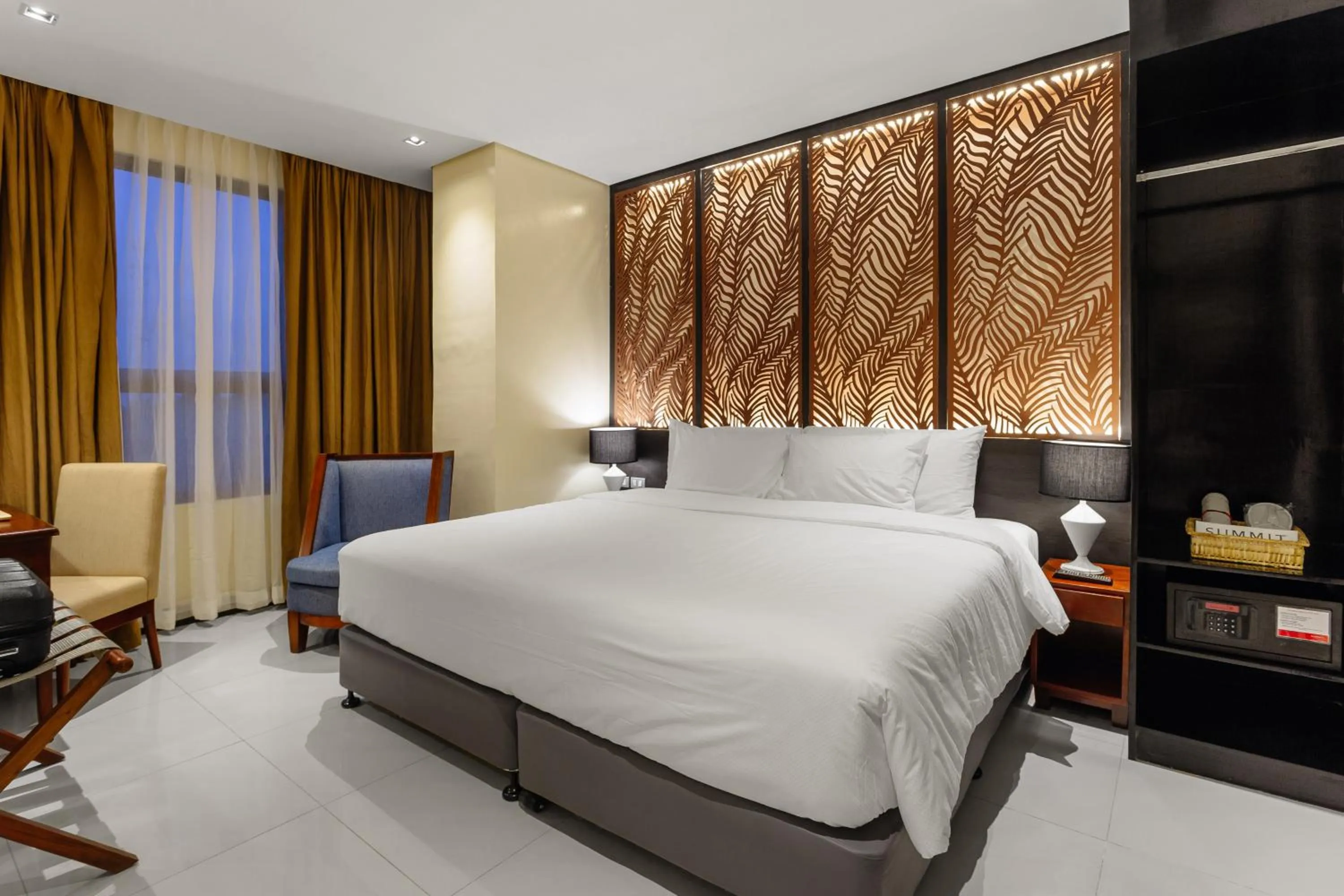 Bed in Summit Hotel Tacloban