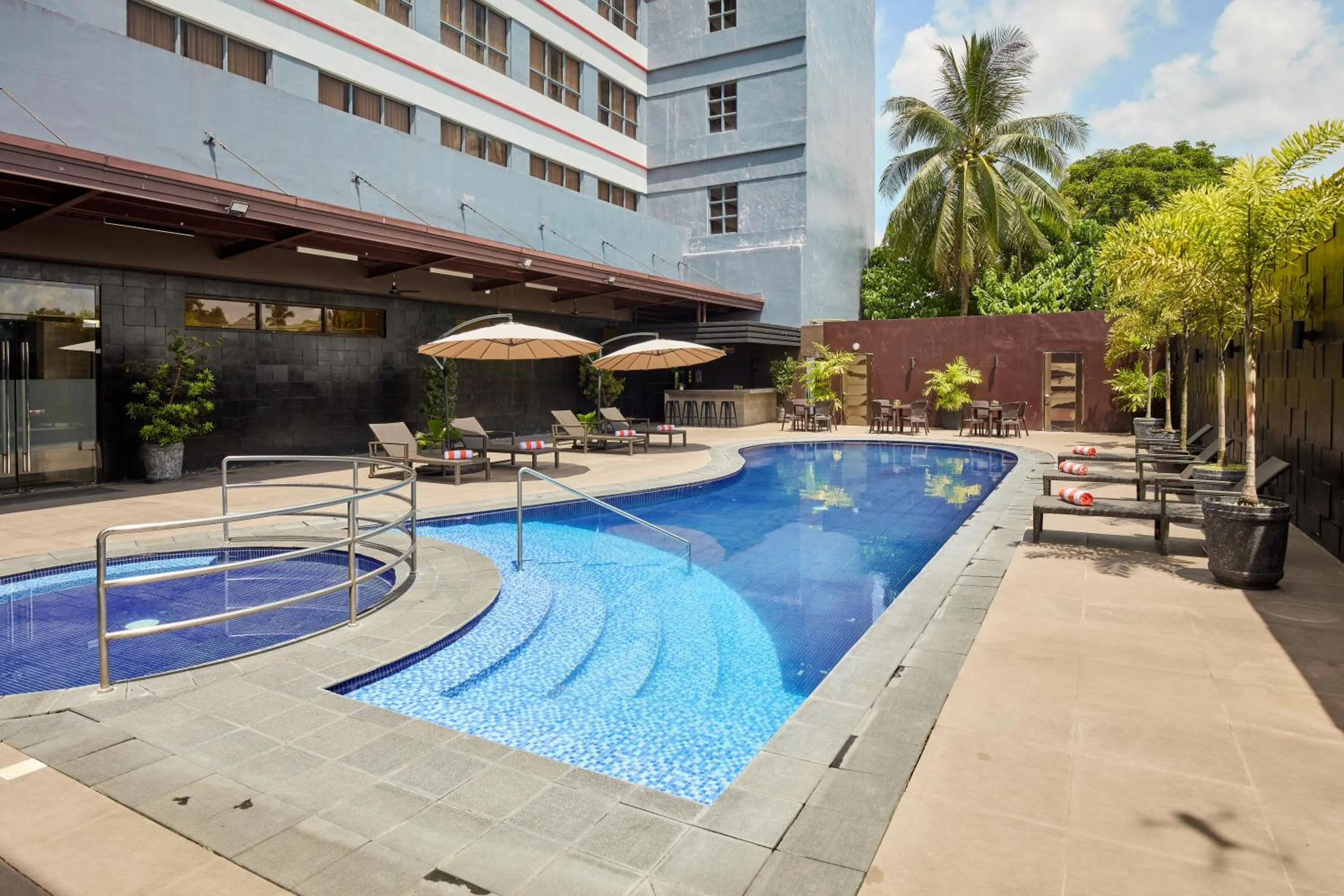 Swimming pool in Summit Hotel Tacloban