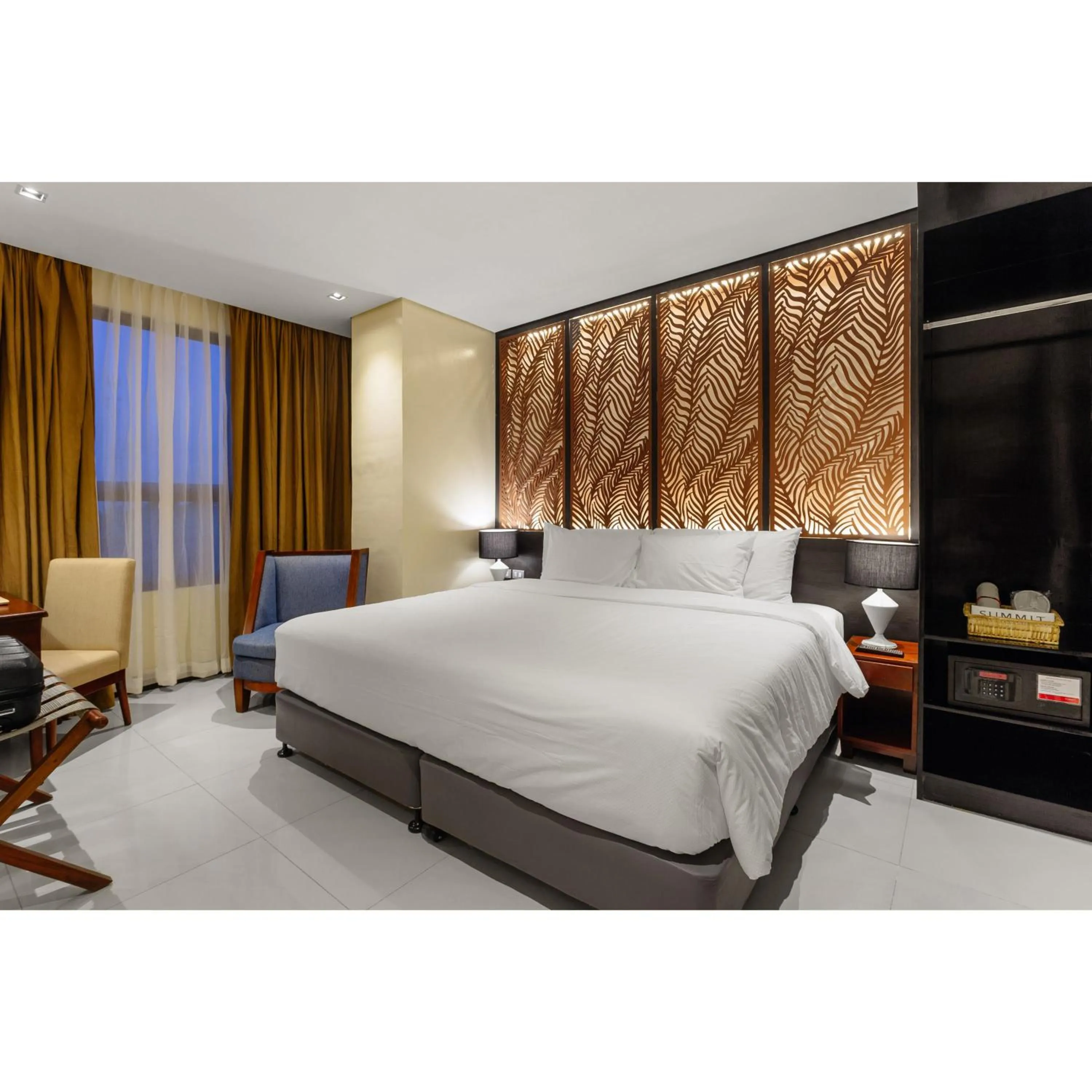 Bed in Summit Hotel Tacloban