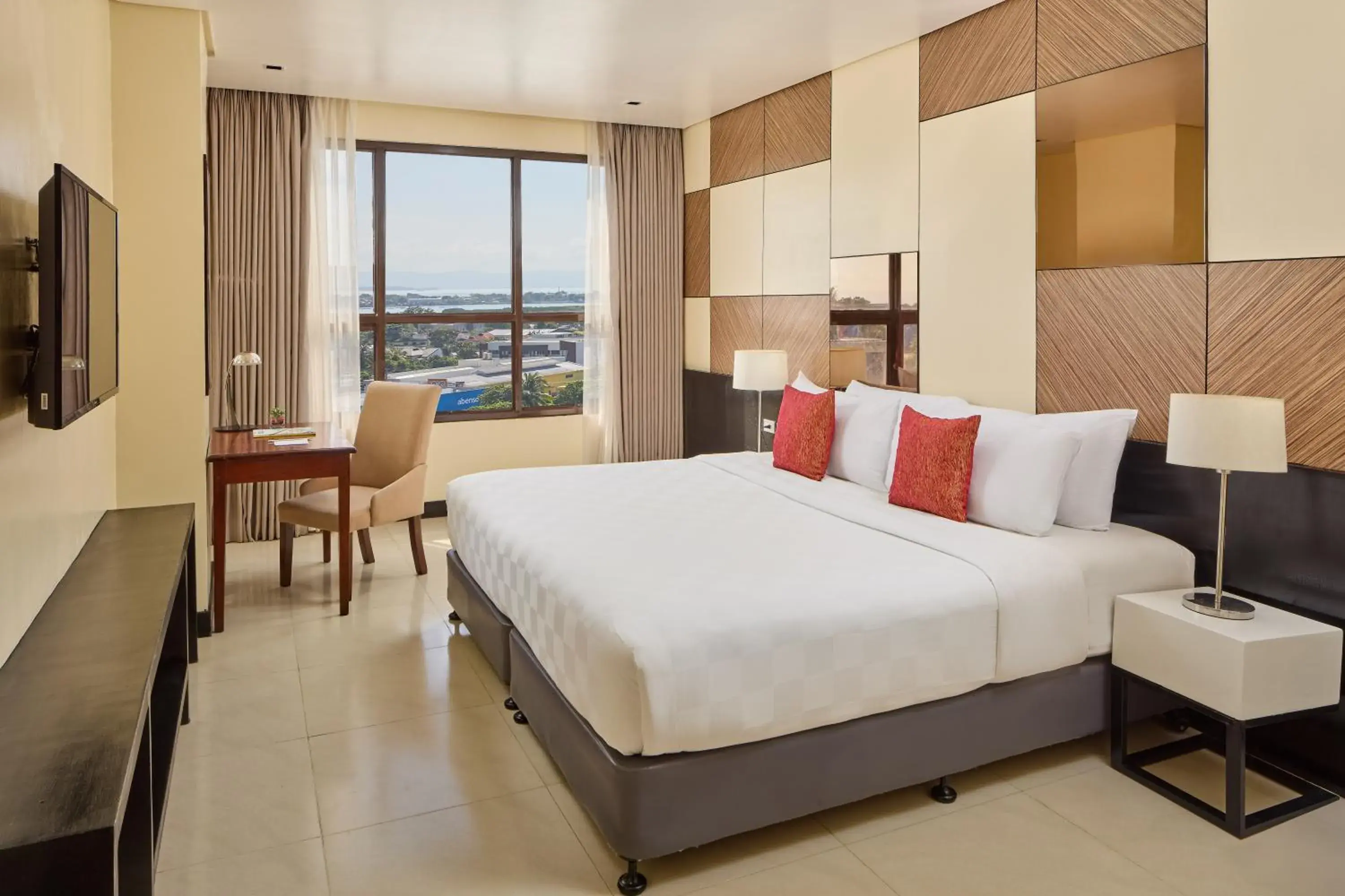 Deluxe King Room in Summit Hotel Tacloban Deluxe King Room in Summit Hotel Tacloban