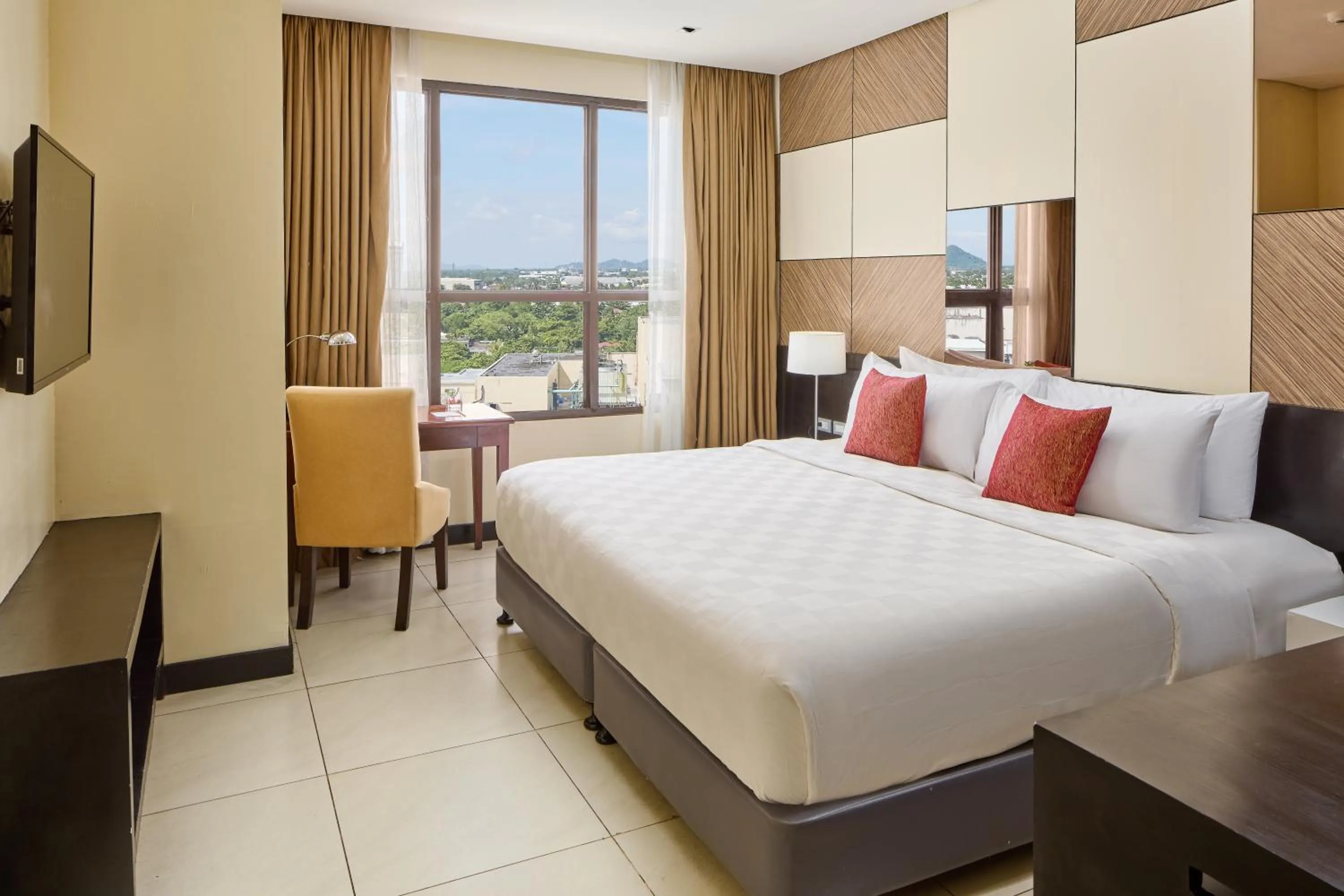 Bed in Summit Hotel Tacloban