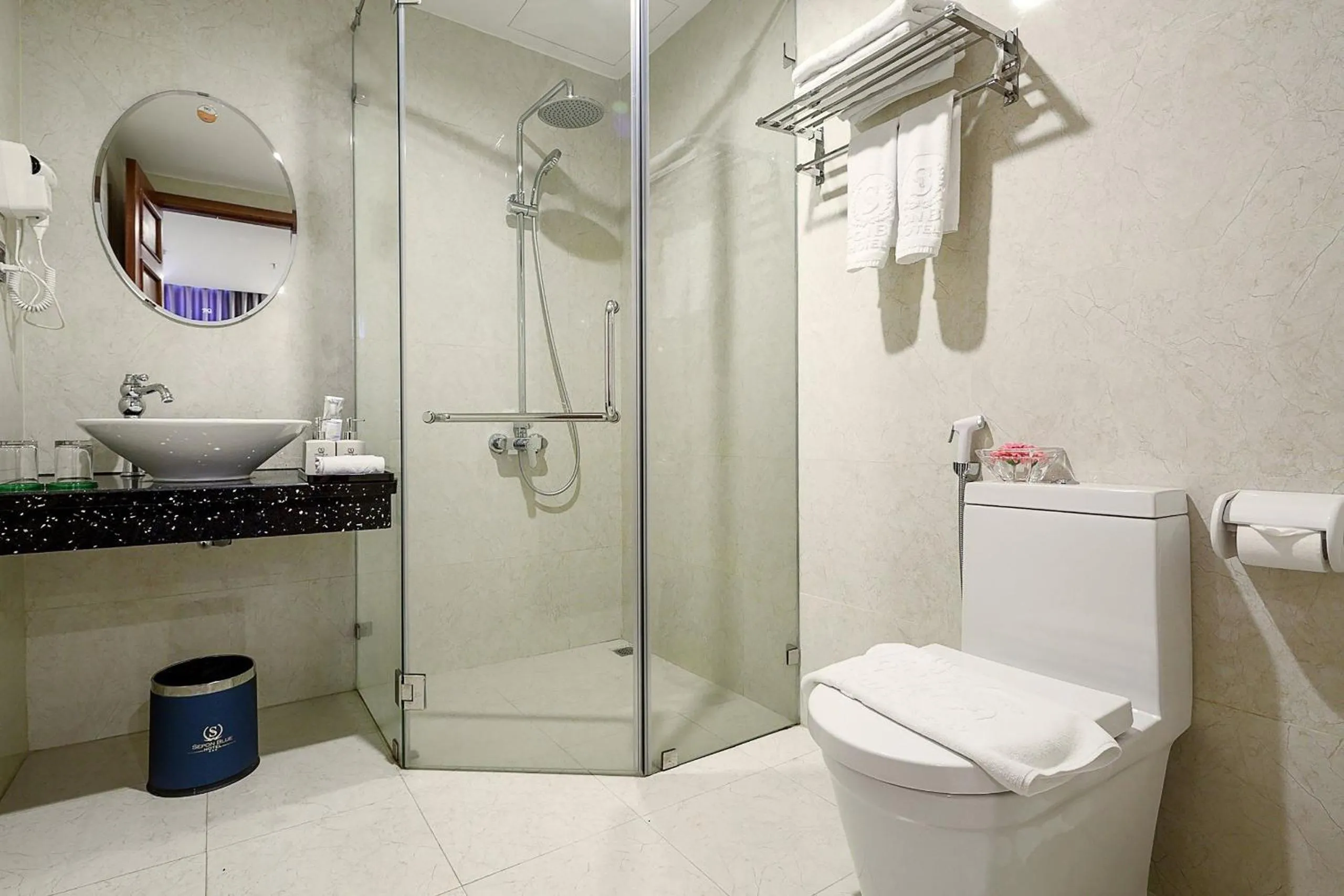 Shower in Sepon Blue Hotel