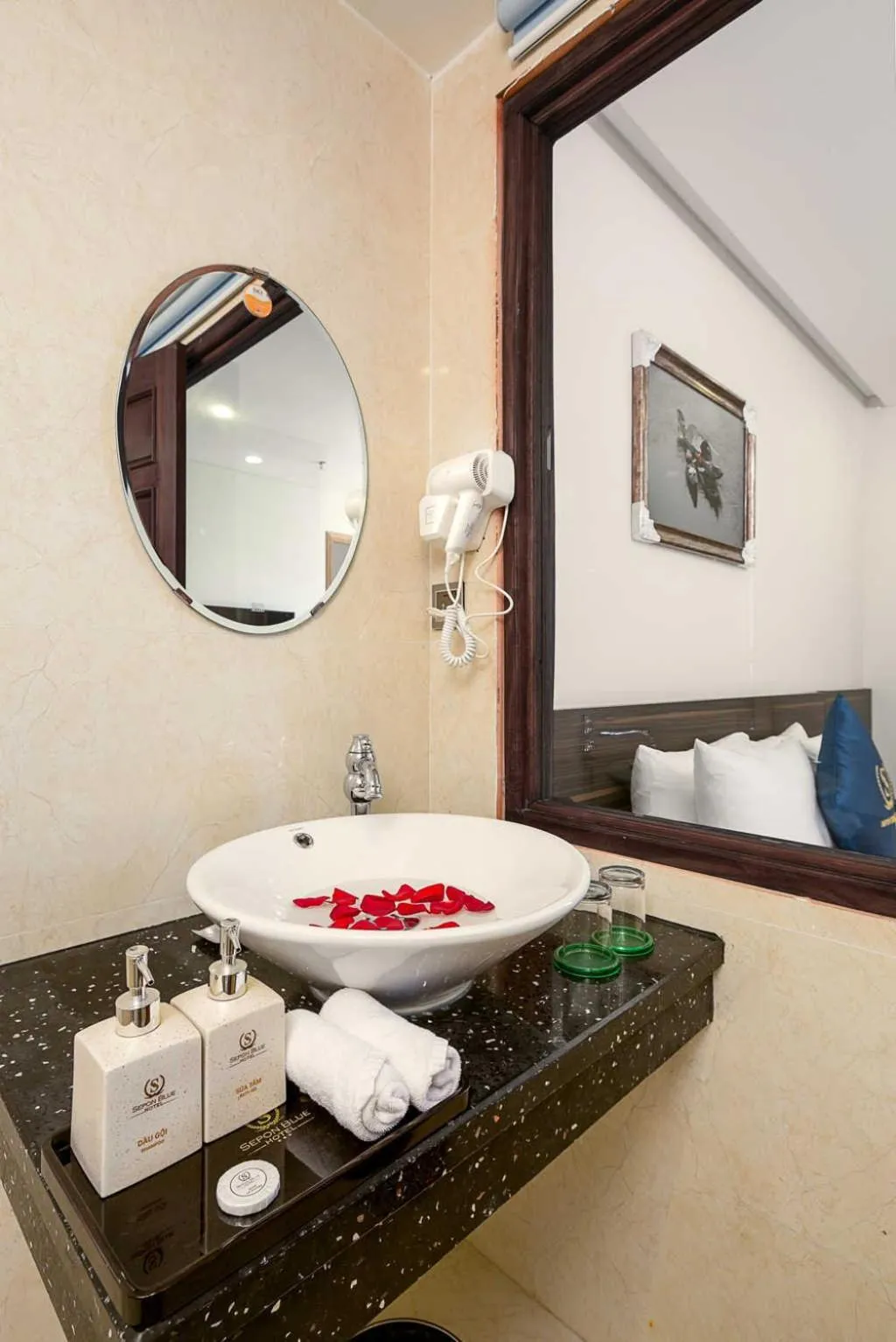 Bathroom in Sepon Blue Hotel