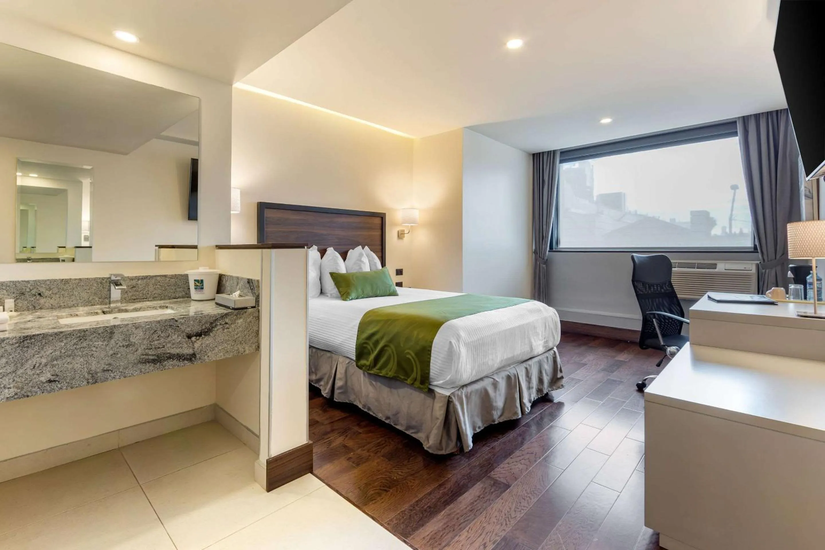 Bedroom in Quality Inn Chihuahua San Francisco