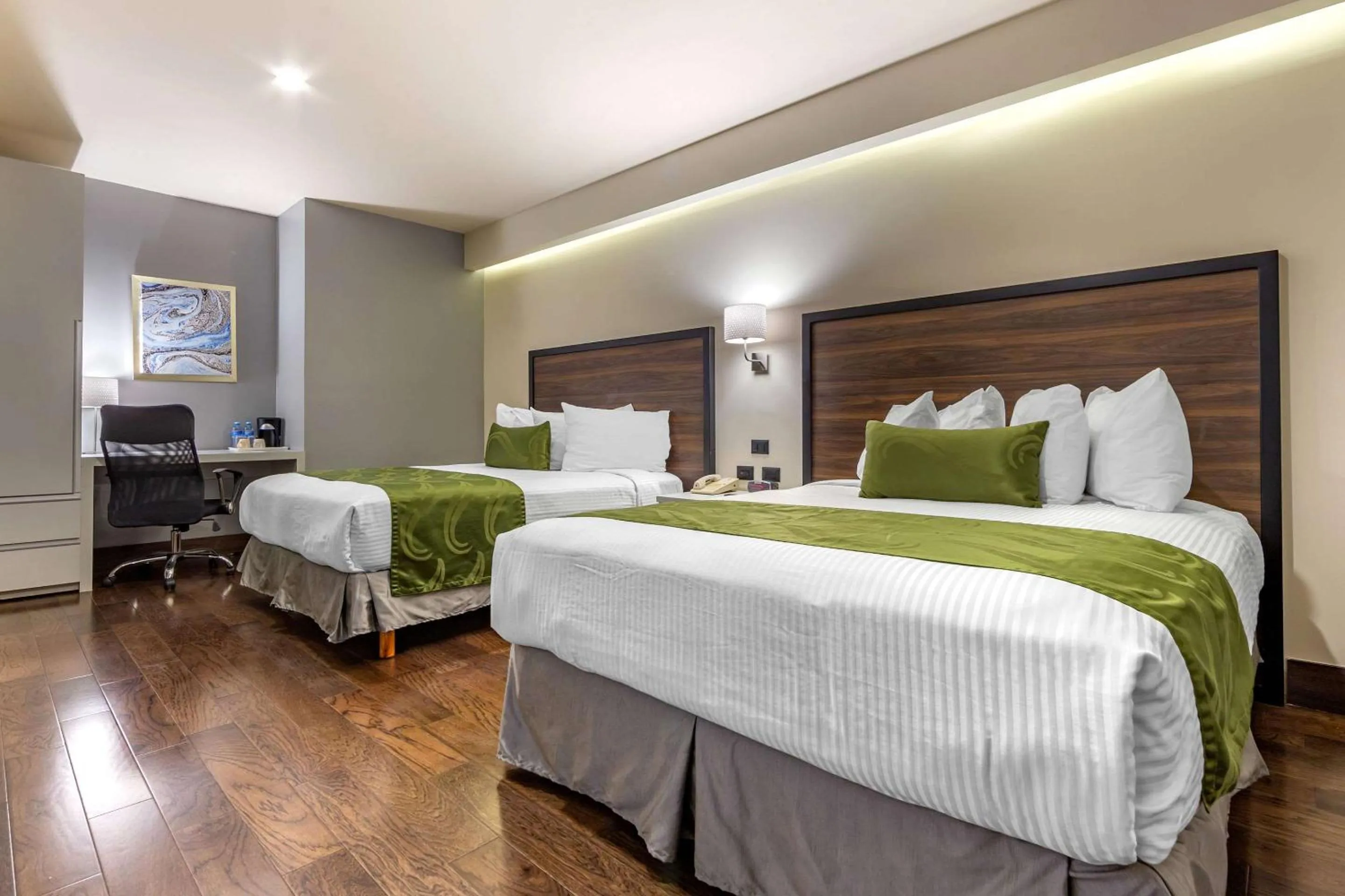 Bedroom in Quality Inn Chihuahua San Francisco