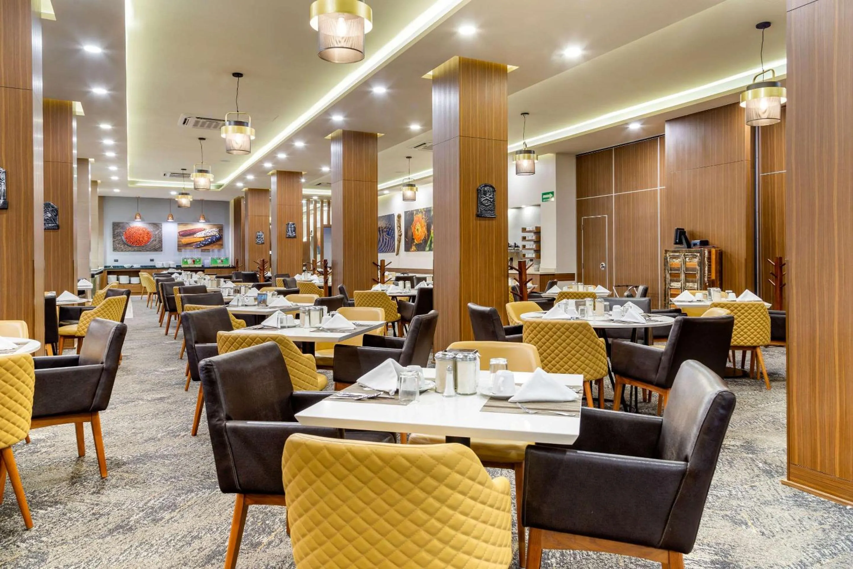 Restaurant/places to eat in Quality Inn Chihuahua San Francisco