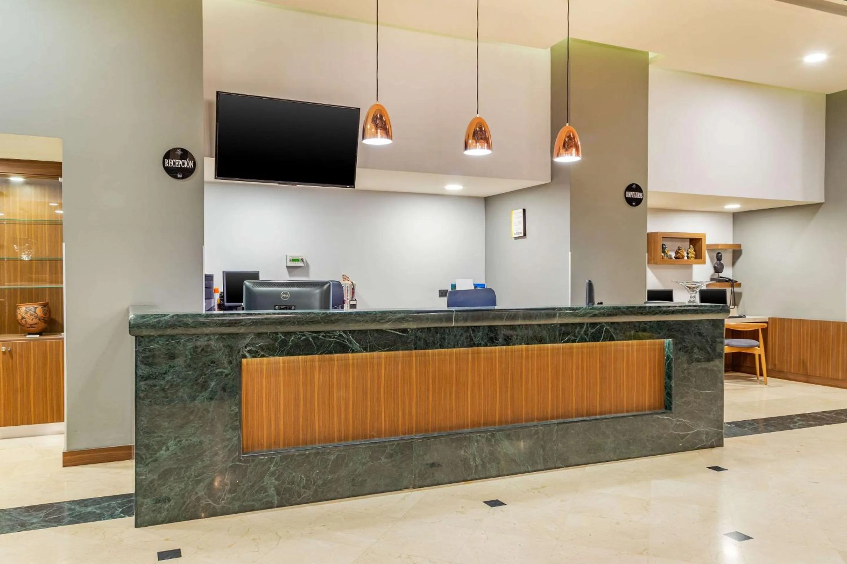 Lobby or reception in Quality Inn Chihuahua San Francisco