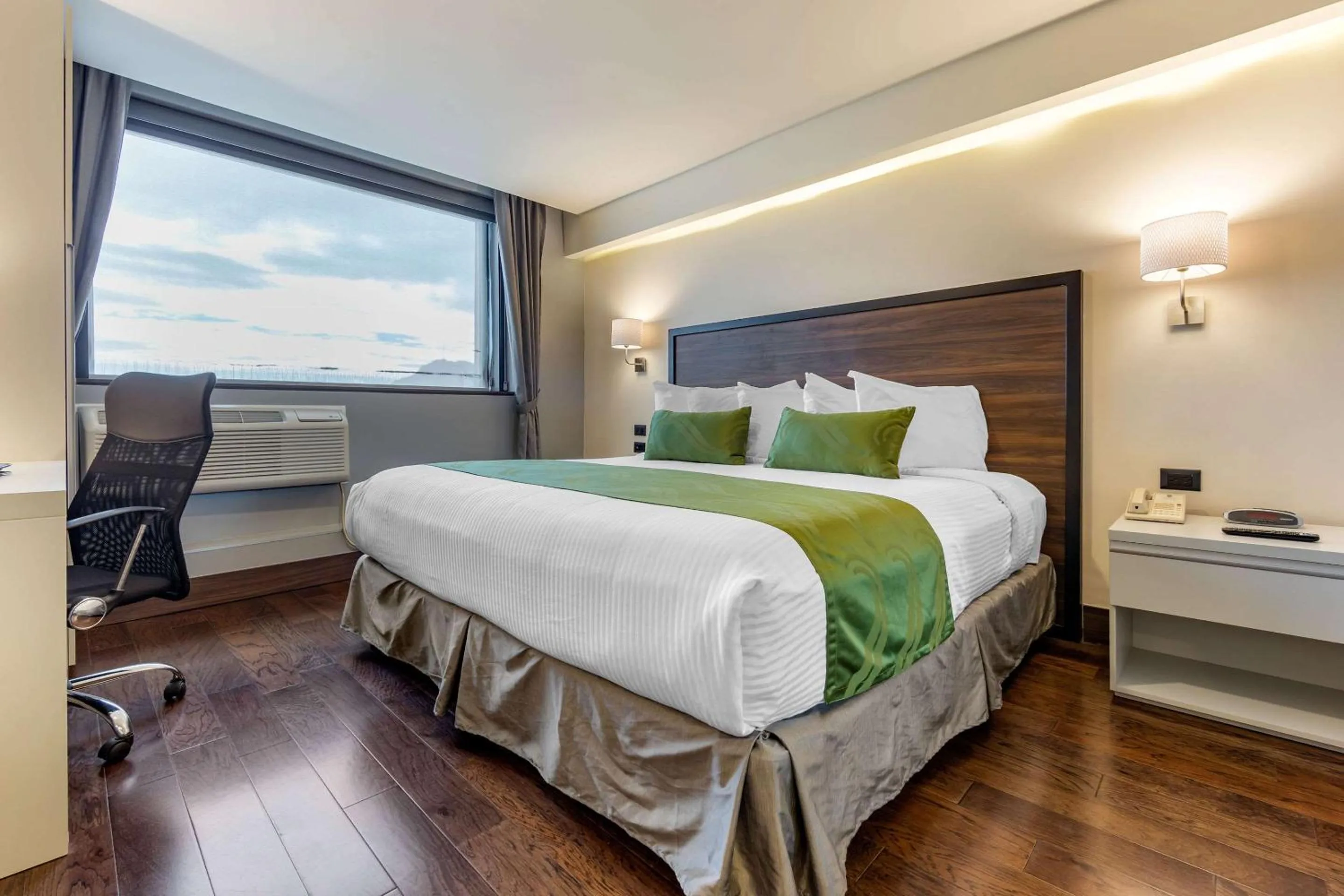 Bedroom in Quality Inn Chihuahua San Francisco