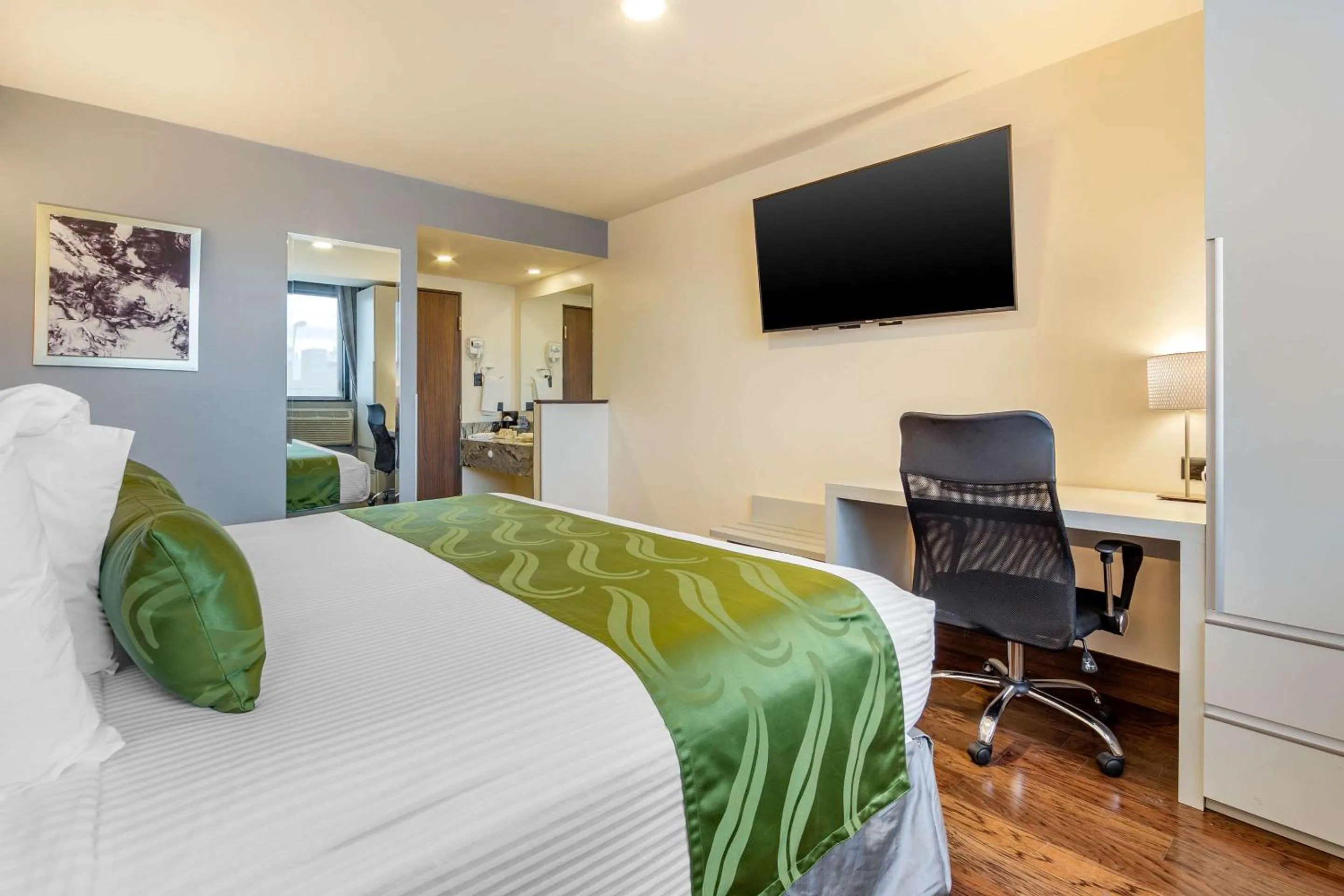 Bedroom in Quality Inn Chihuahua San Francisco