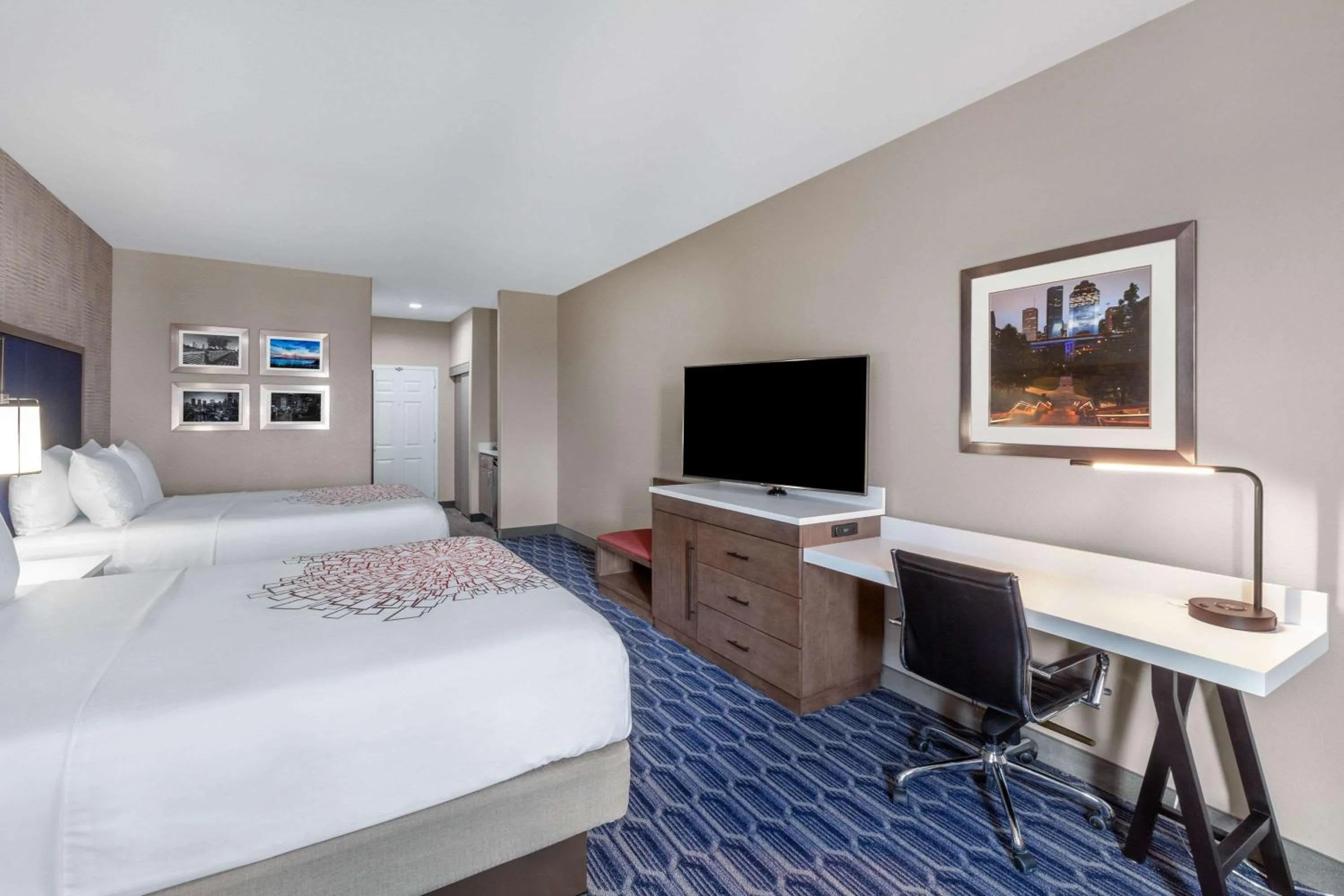 TV and multimedia, Bed in La Quinta by Wyndham Houston Channelview