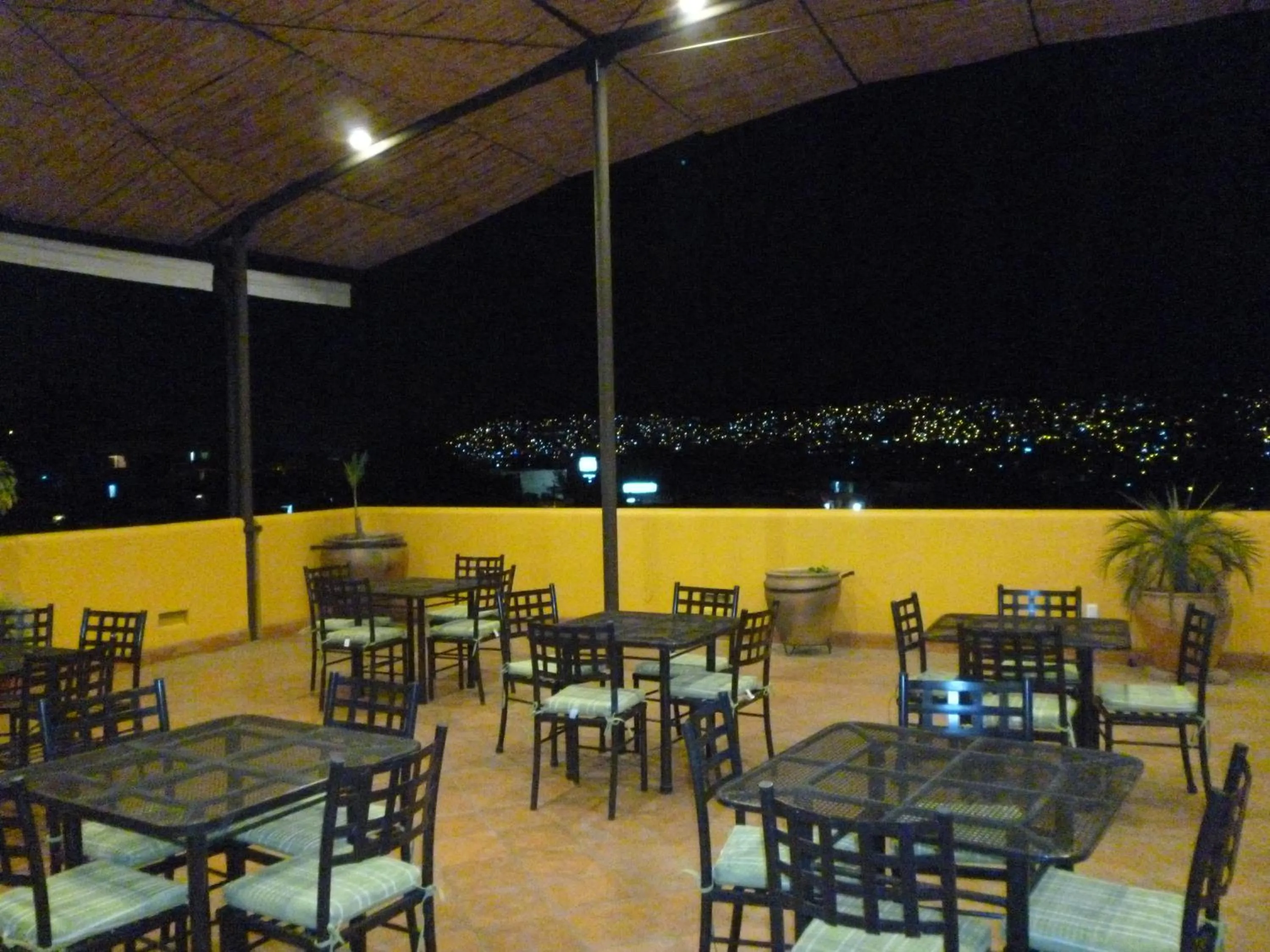 Night in Hotel Antiguo Fortin