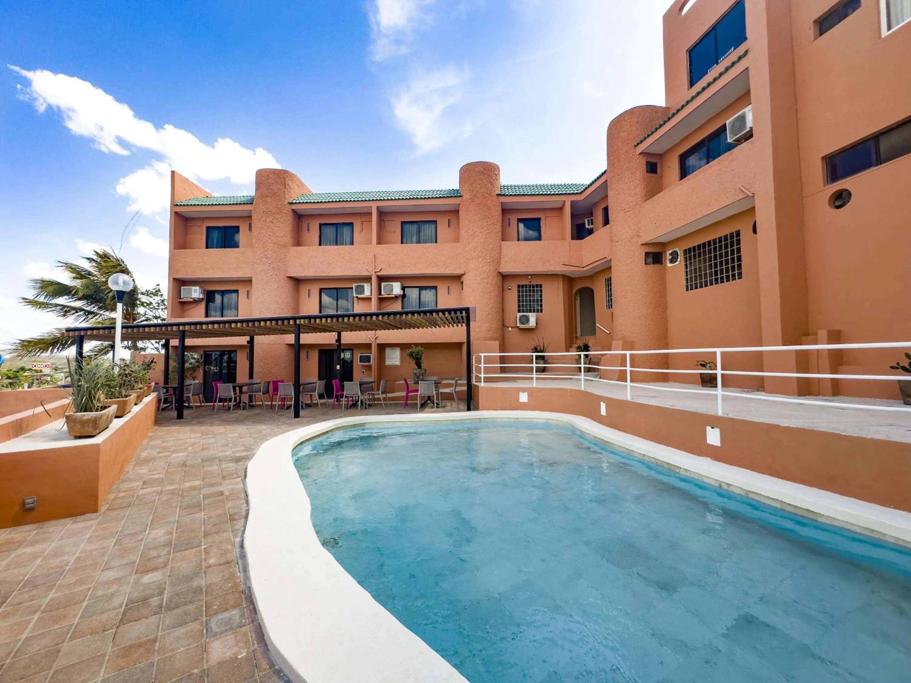 Swimming pool in Hotel Uxulkah
