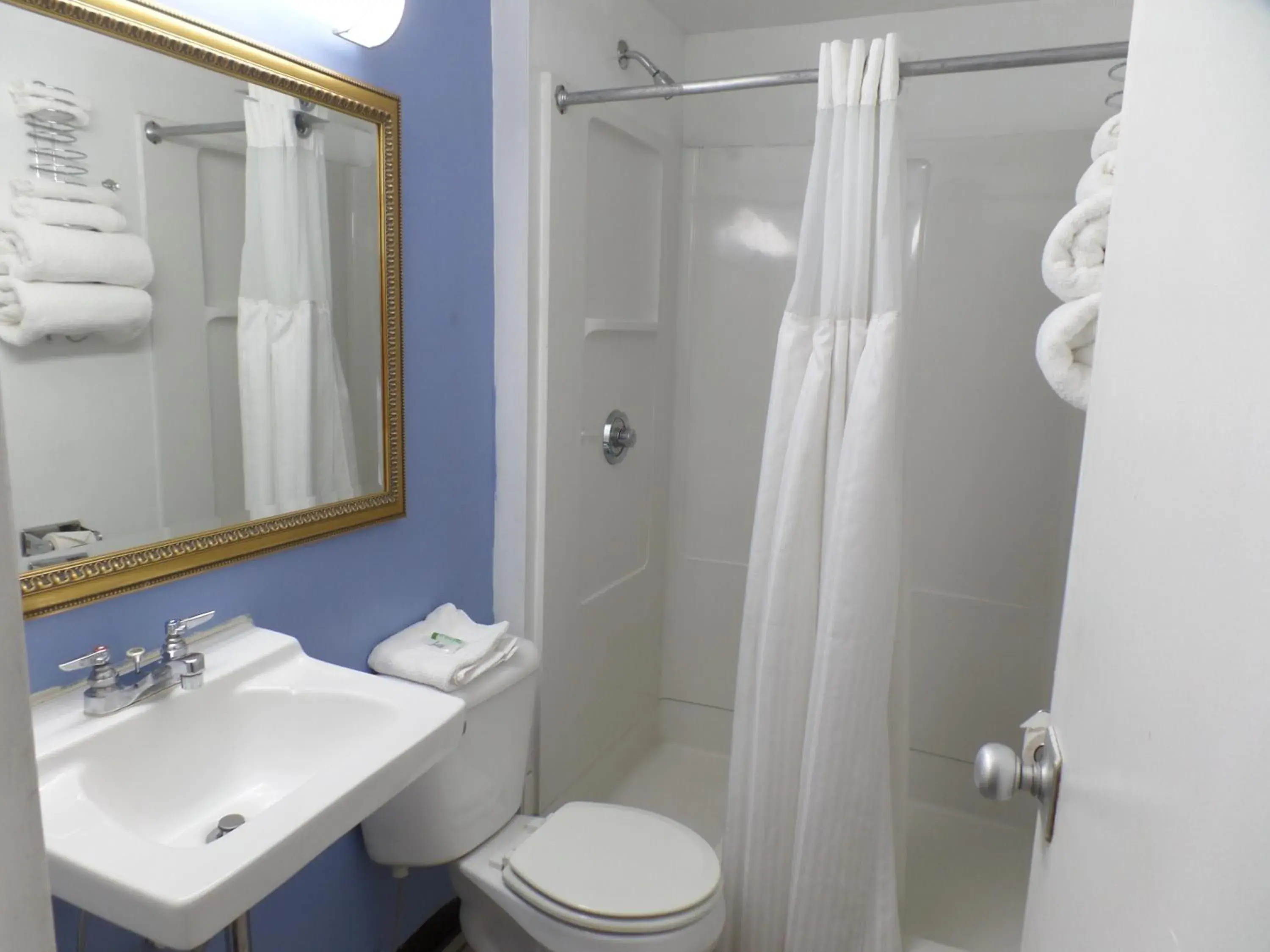 Queen Room with Two Queen Beds - Non-Smoking in Executive Inn Chillicothe Queen Room with Two Queen Beds - Non-Smoking in Executive Inn Chillicothe