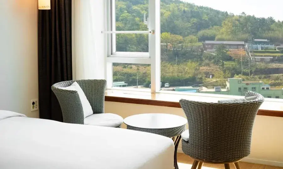 Standard Twin Room with Mountain View in Yeosu Hotel Haven Standard Twin Room with Mountain View in Yeosu Hotel Haven
