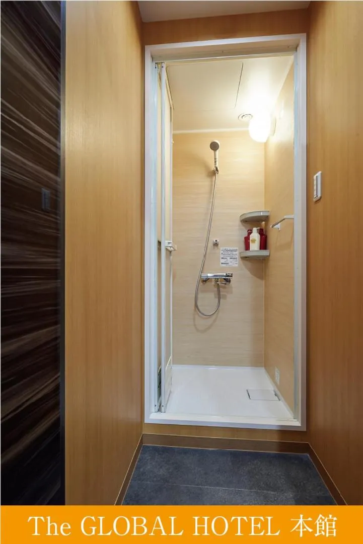 Shower in The Global Hotel Tokyo
