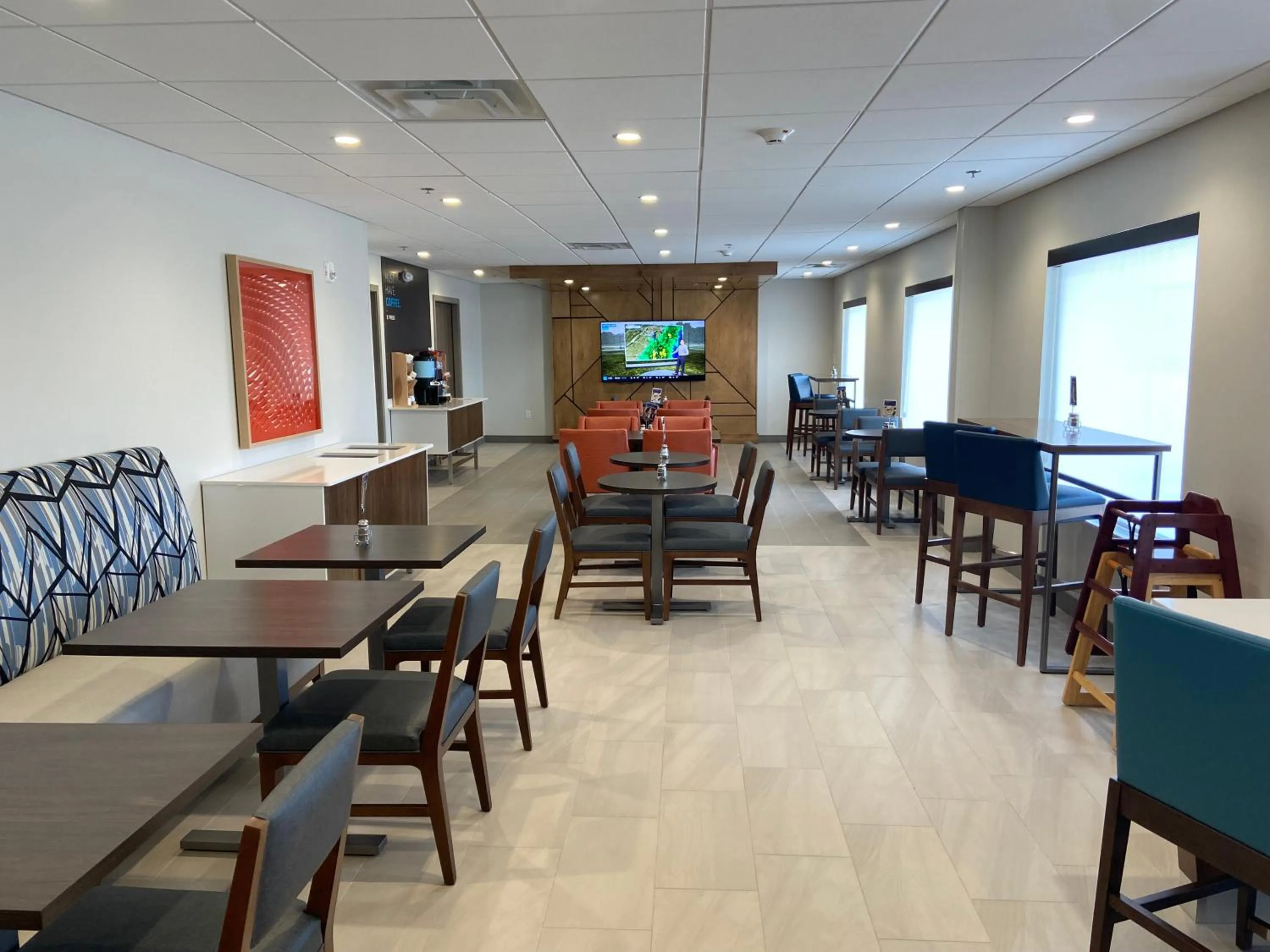 Seating area in Holiday Inn Express & Suites Elyria by IHG