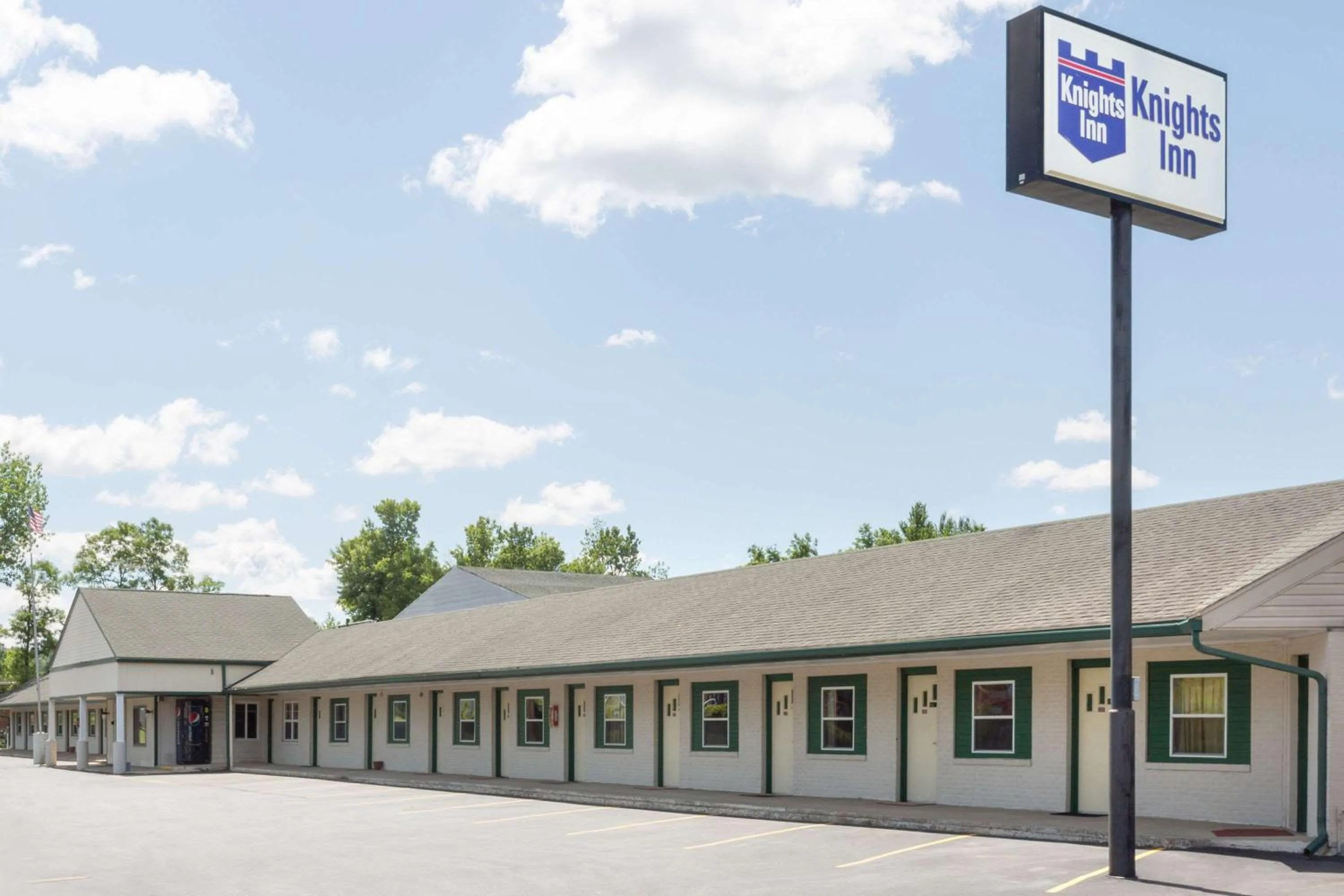 Property Building in Knights Inn Athens