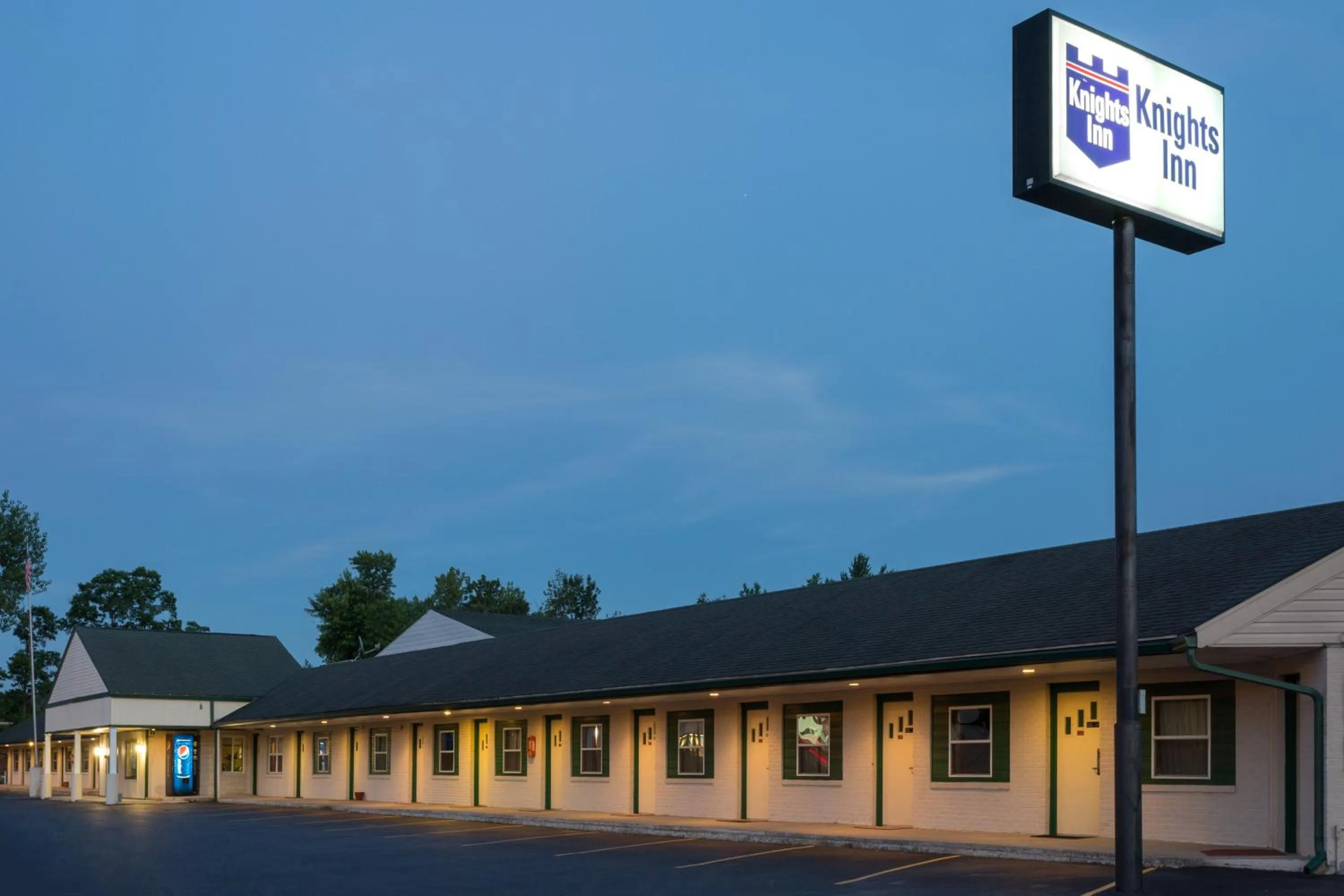 Property Building in Knights Inn Athens