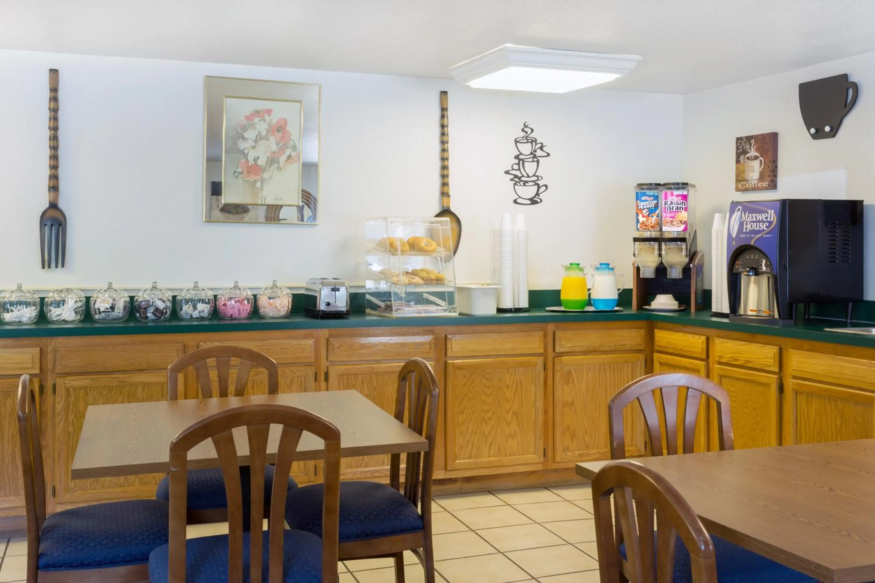 Restaurant/Places to Eat in Knights Inn Athens