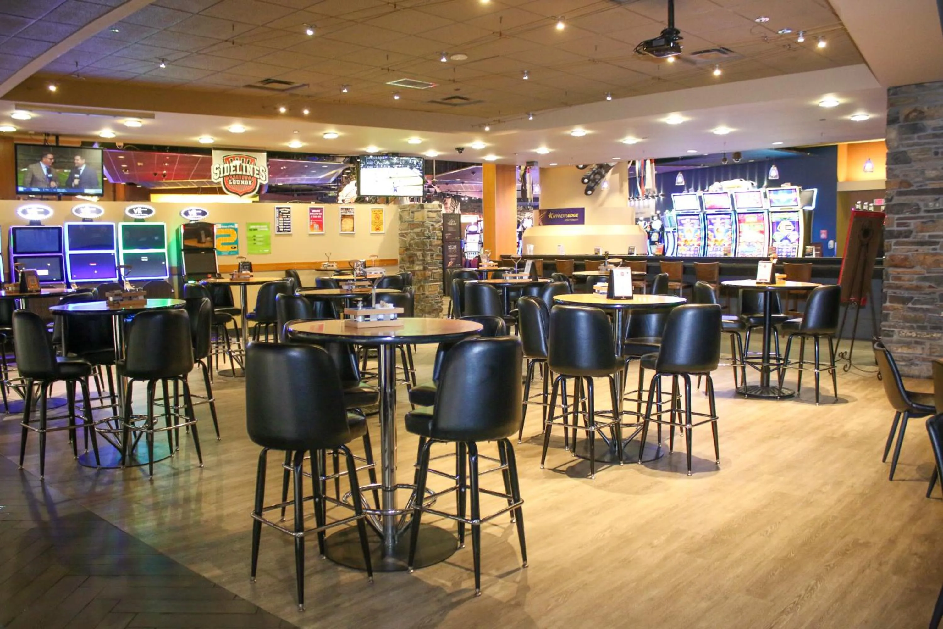 Lounge or bar in Stoney Nakoda Resort & Casino