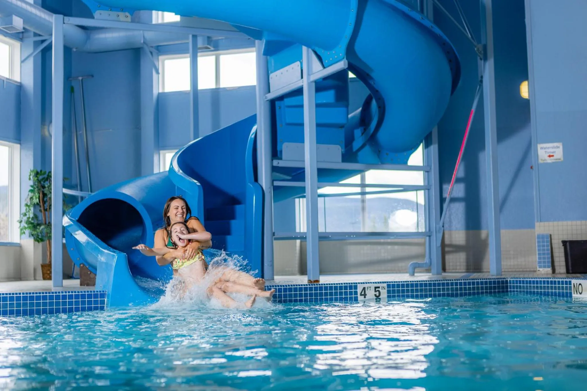 Swimming pool in Stoney Nakoda Resort & Casino