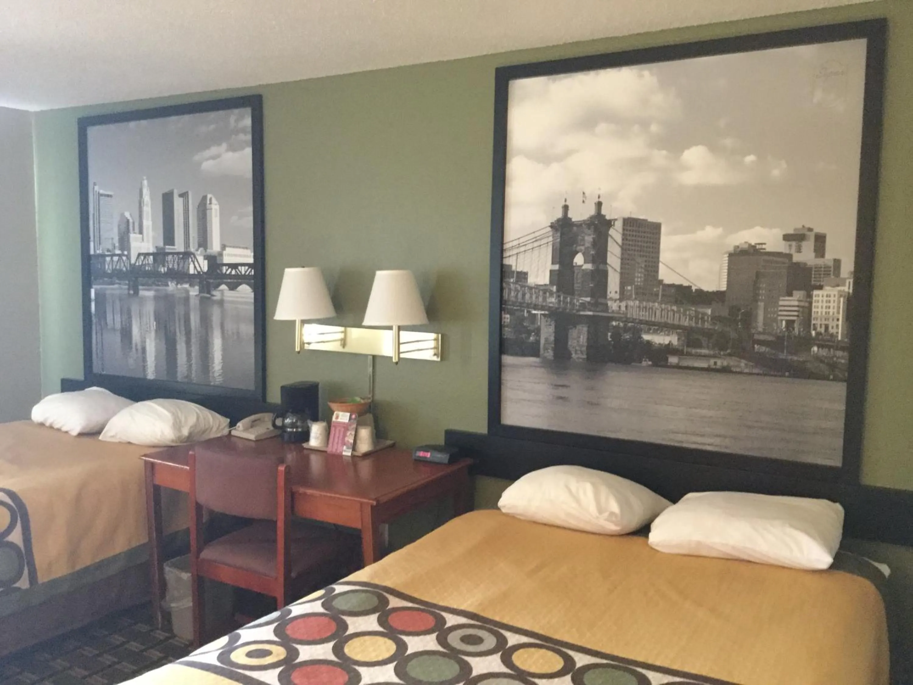 Bed in Super 8 by Wyndham Youngstown/Austintown