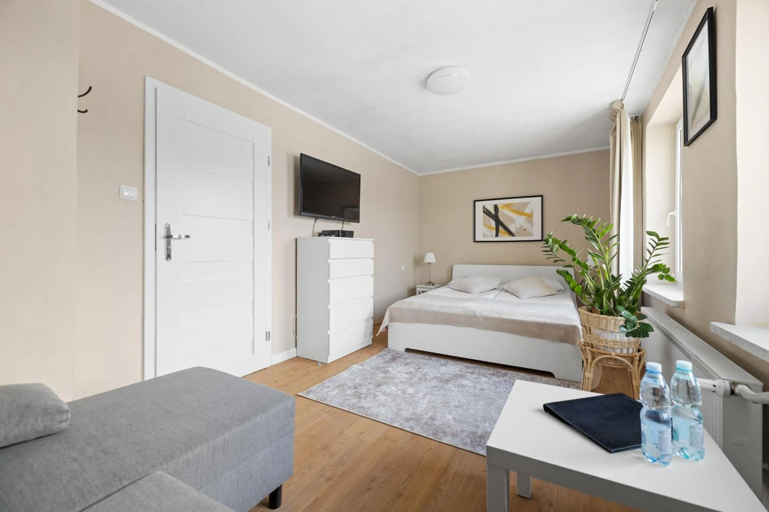 Bedroom, Bed in Riviera Residence Apartments