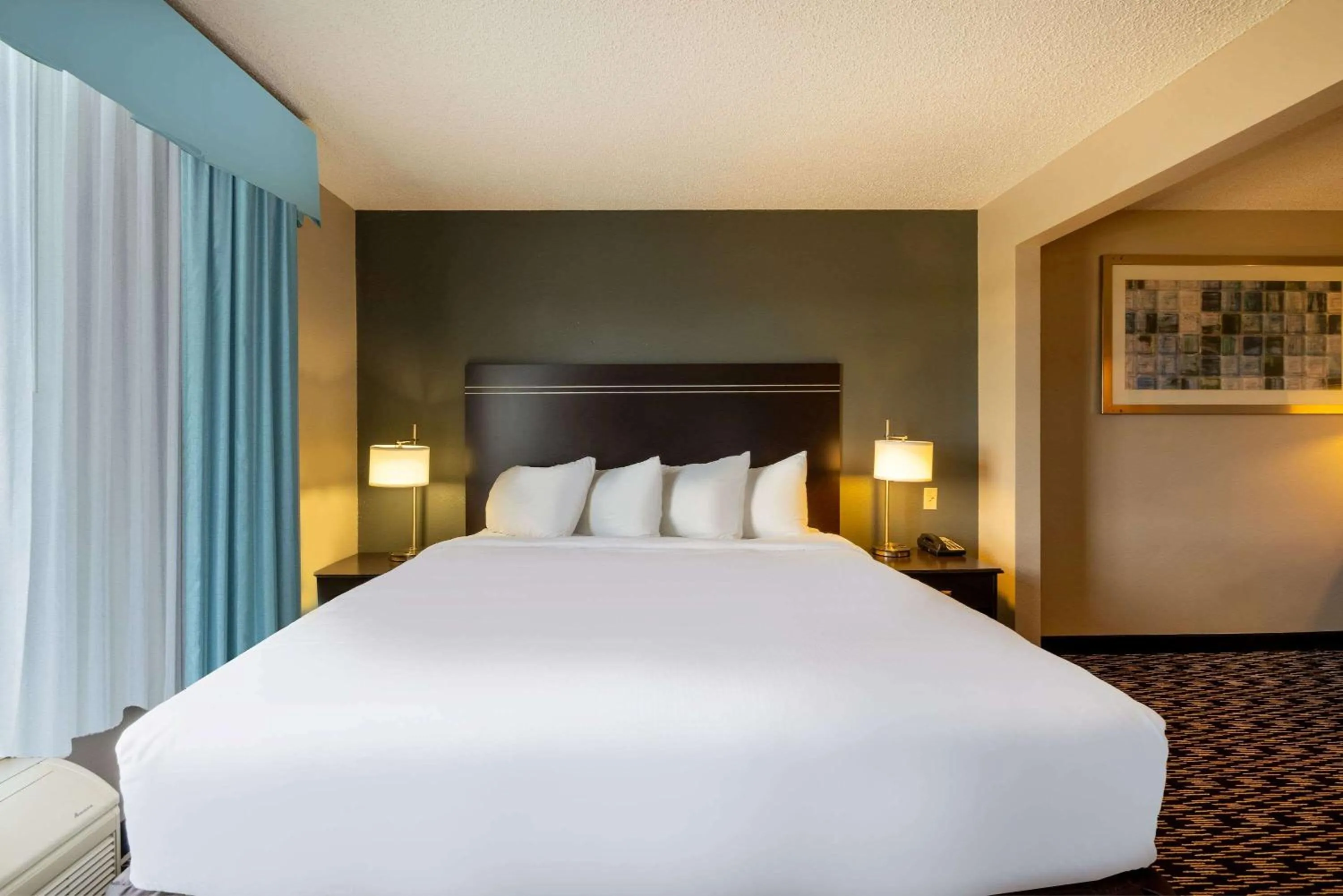 Bedroom, Bed in Wingate by Wyndham Gillette