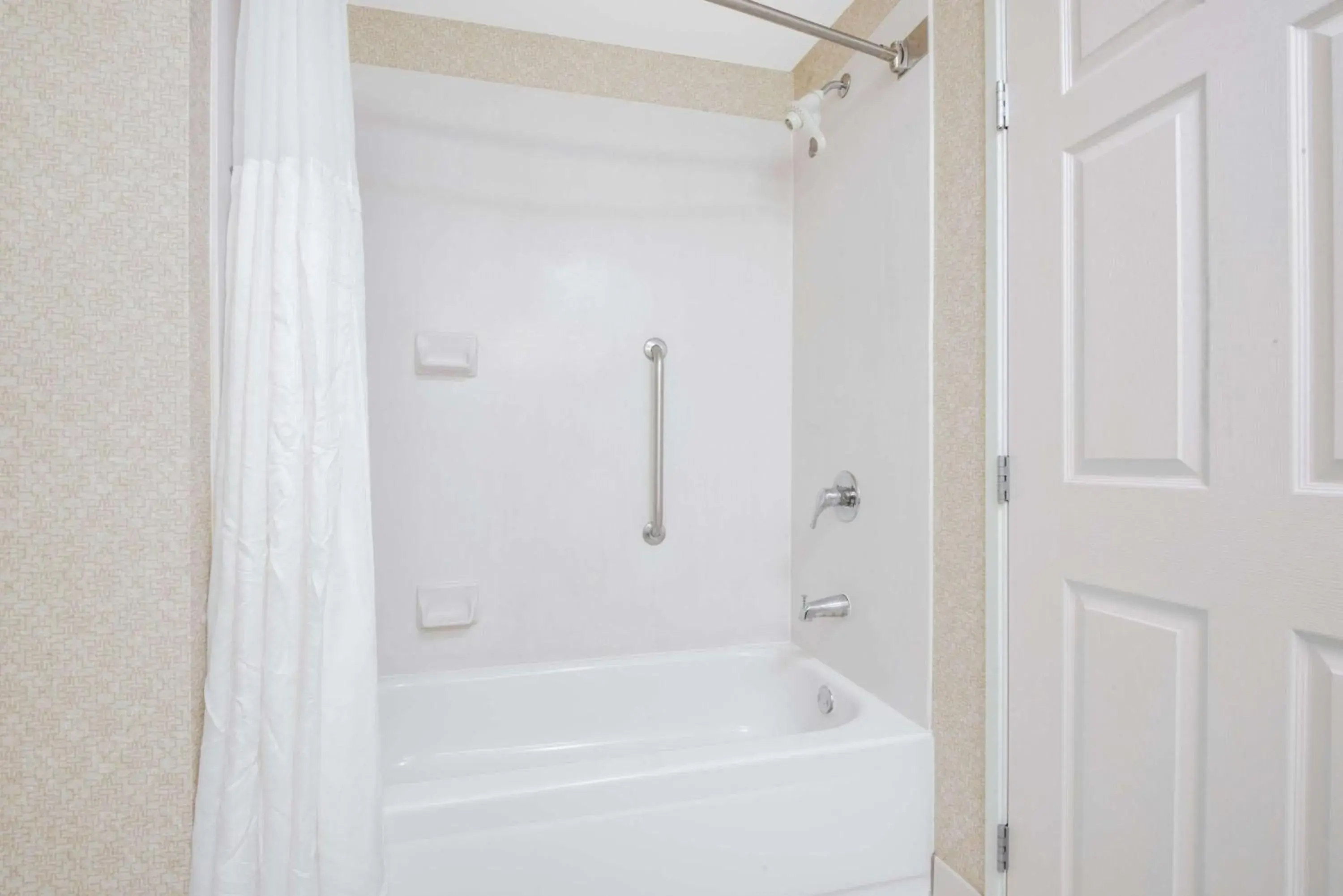 Queen Room with Two Queen Beds - Non-Smoking in Wingate by Wyndham Gillette Queen Room with Two Queen Beds - Non-Smoking in Wingate by Wyndham Gillette