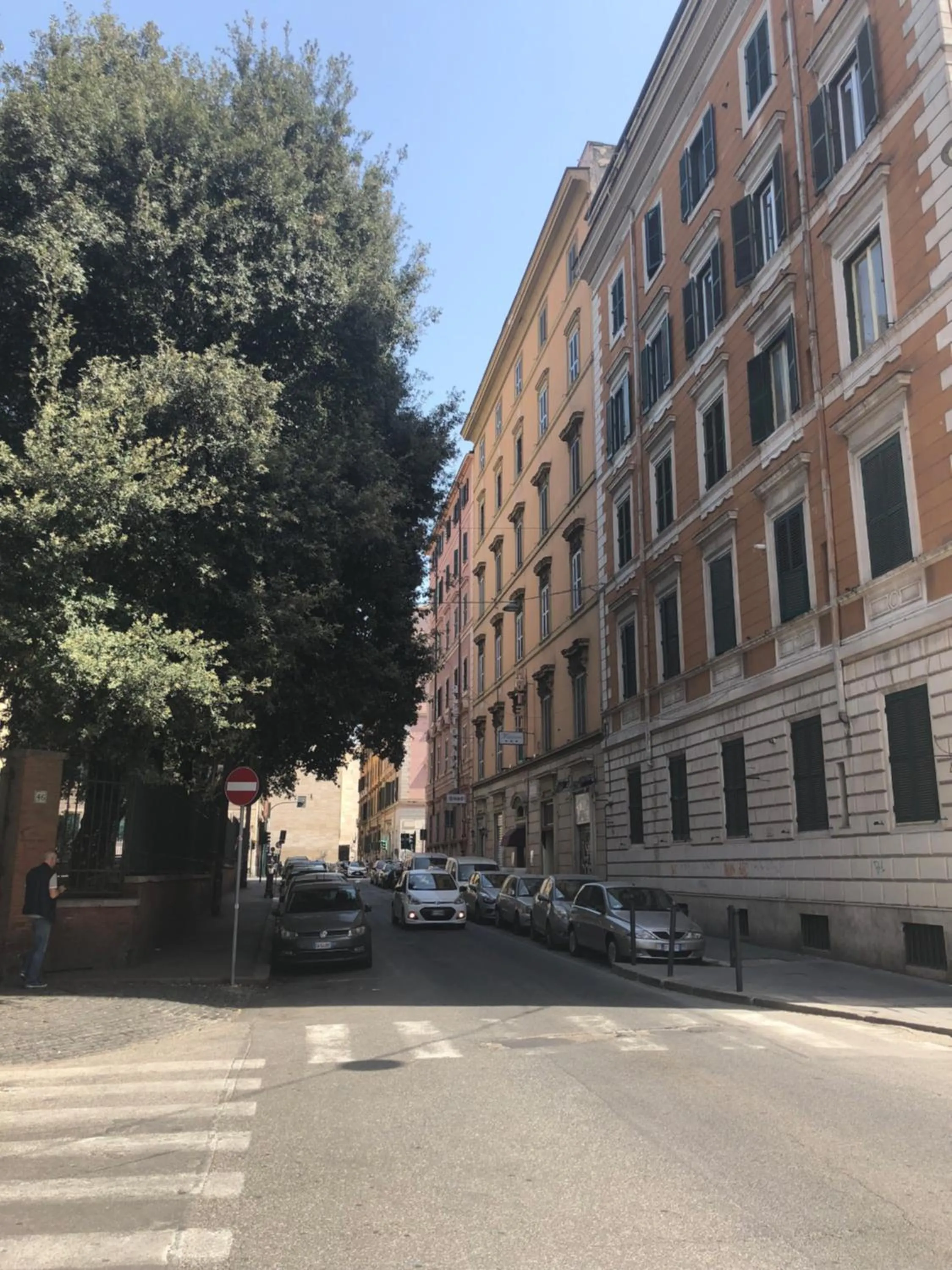 Street view in Colosseo Roma