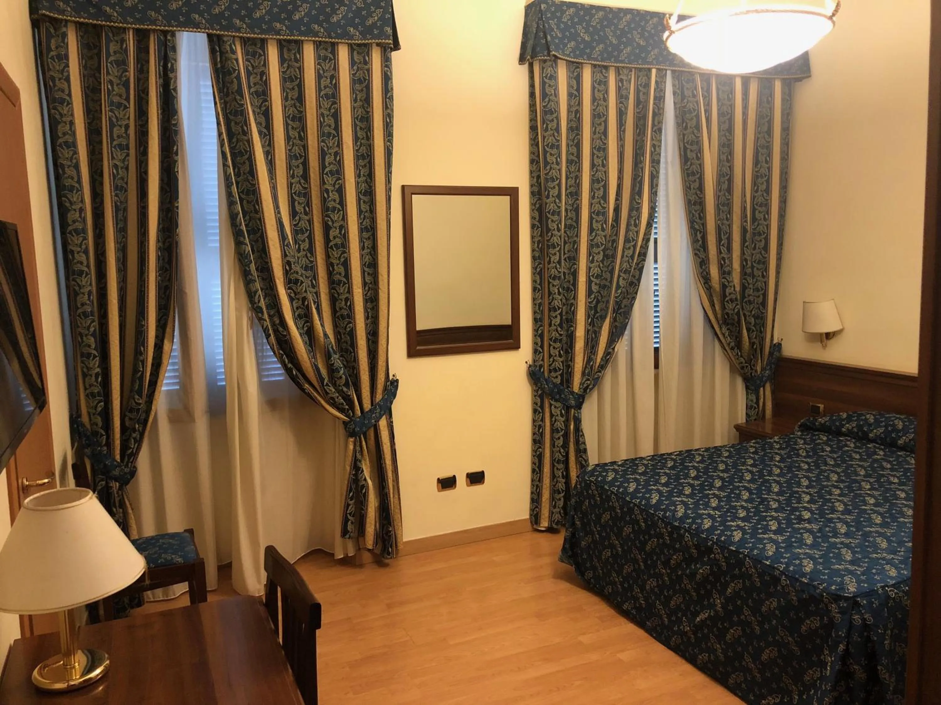 Bedroom, Bed in Colosseo Roma