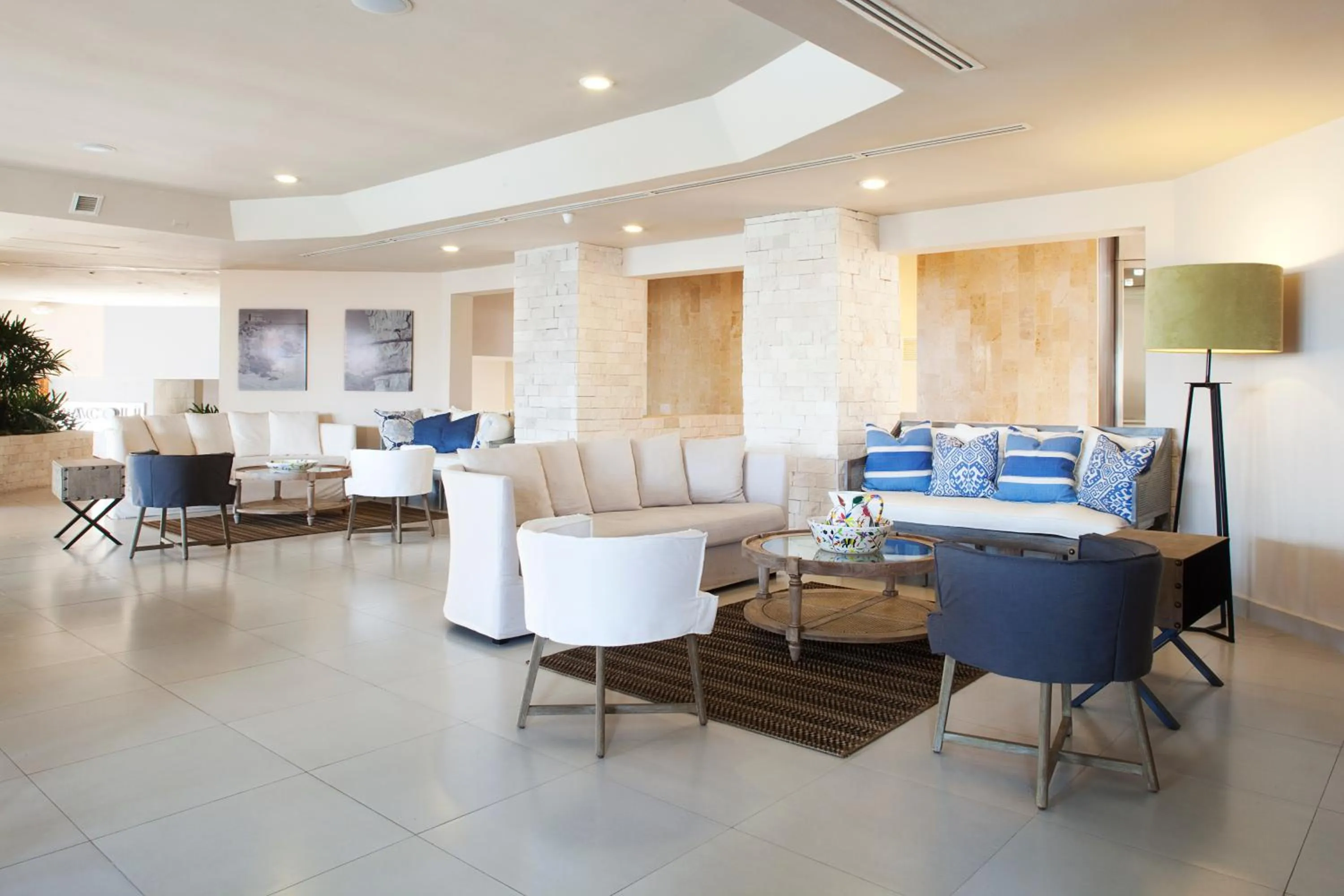 Lobby or reception in Emporio Cancun - Buy All Inclusive Option