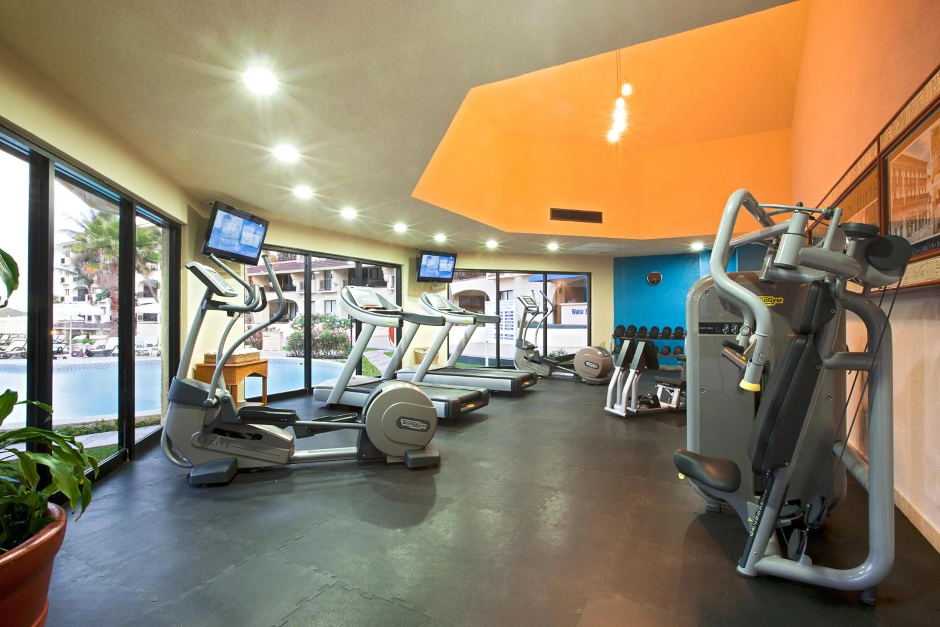 Fitness centre/facilities in Emporio Cancun - Buy All Inclusive Option