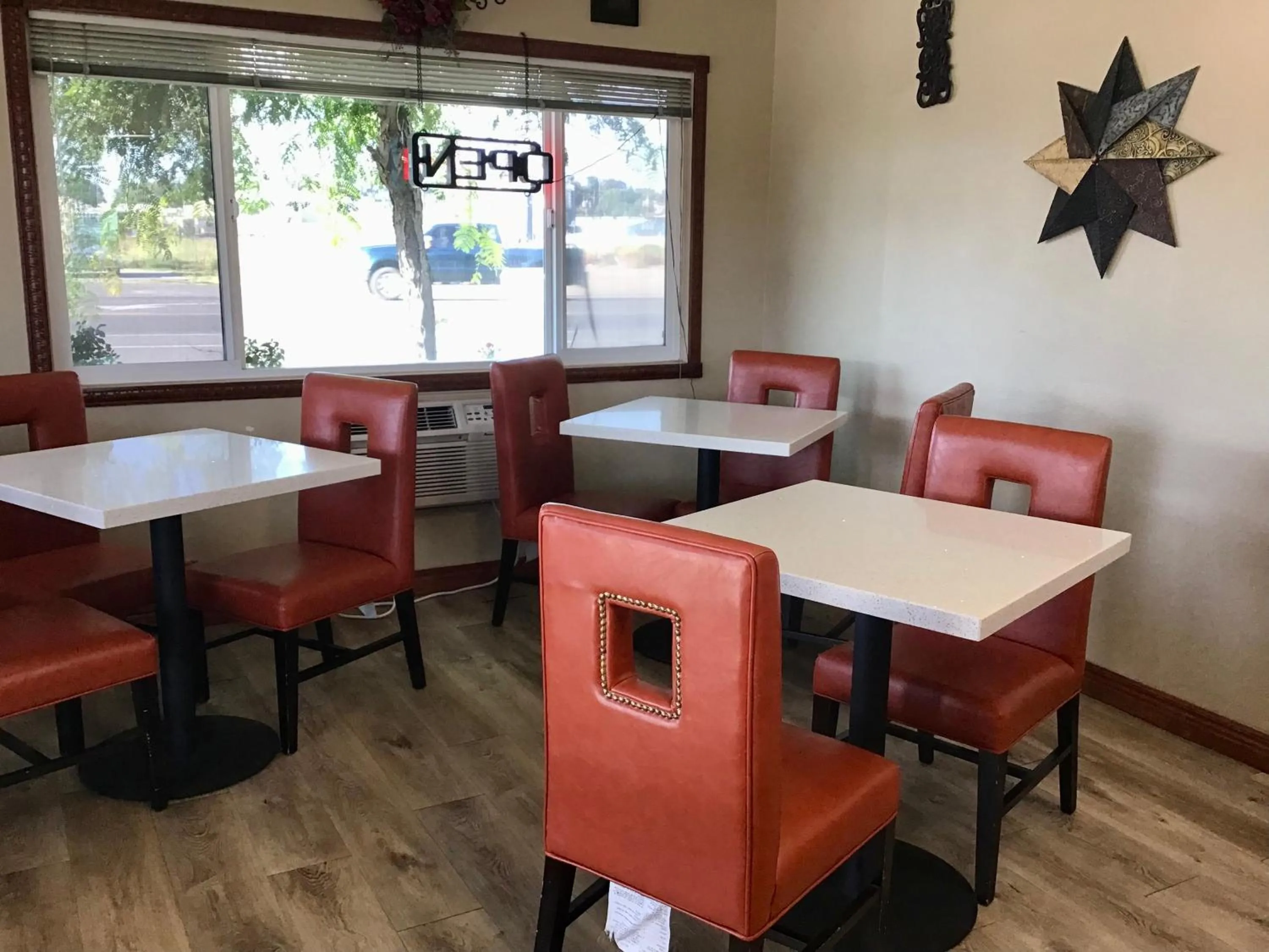 Lobby or reception, Restaurant/Places to Eat in Travelodge by Wyndham Sunnyside