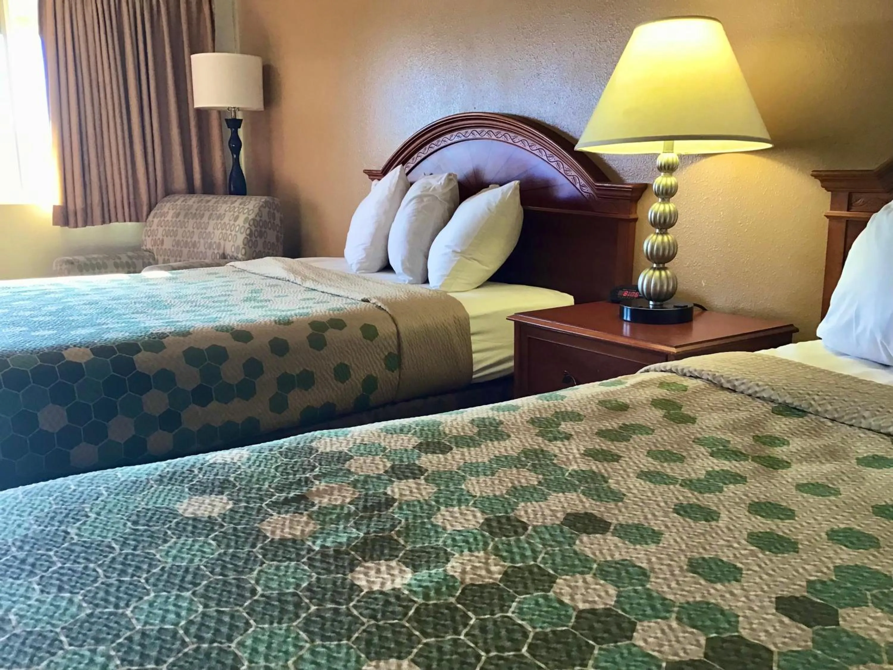 Photo of the whole room, Bed in Travelodge by Wyndham Sunnyside