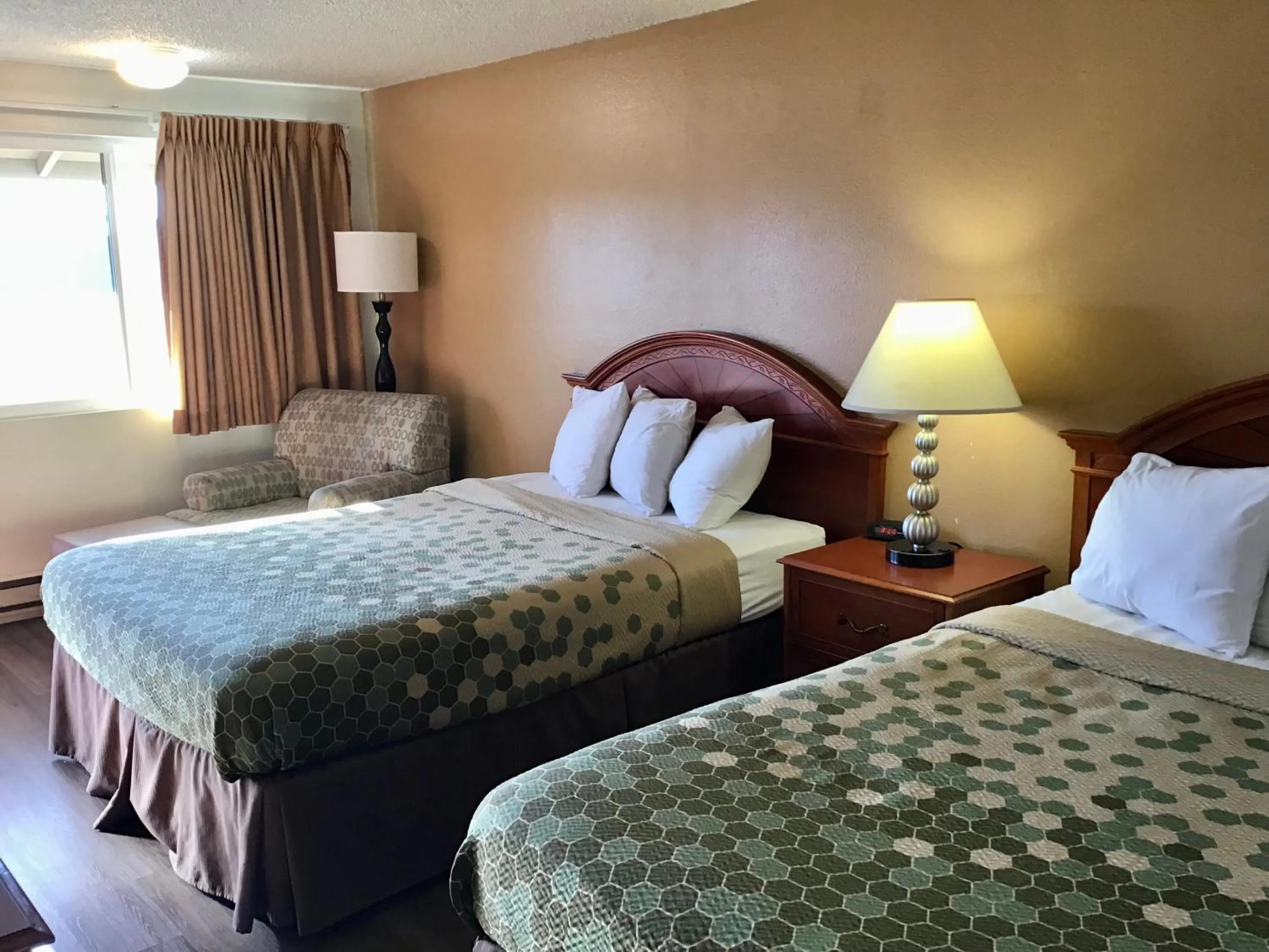 Photo of the whole room, Bed in Travelodge by Wyndham Sunnyside