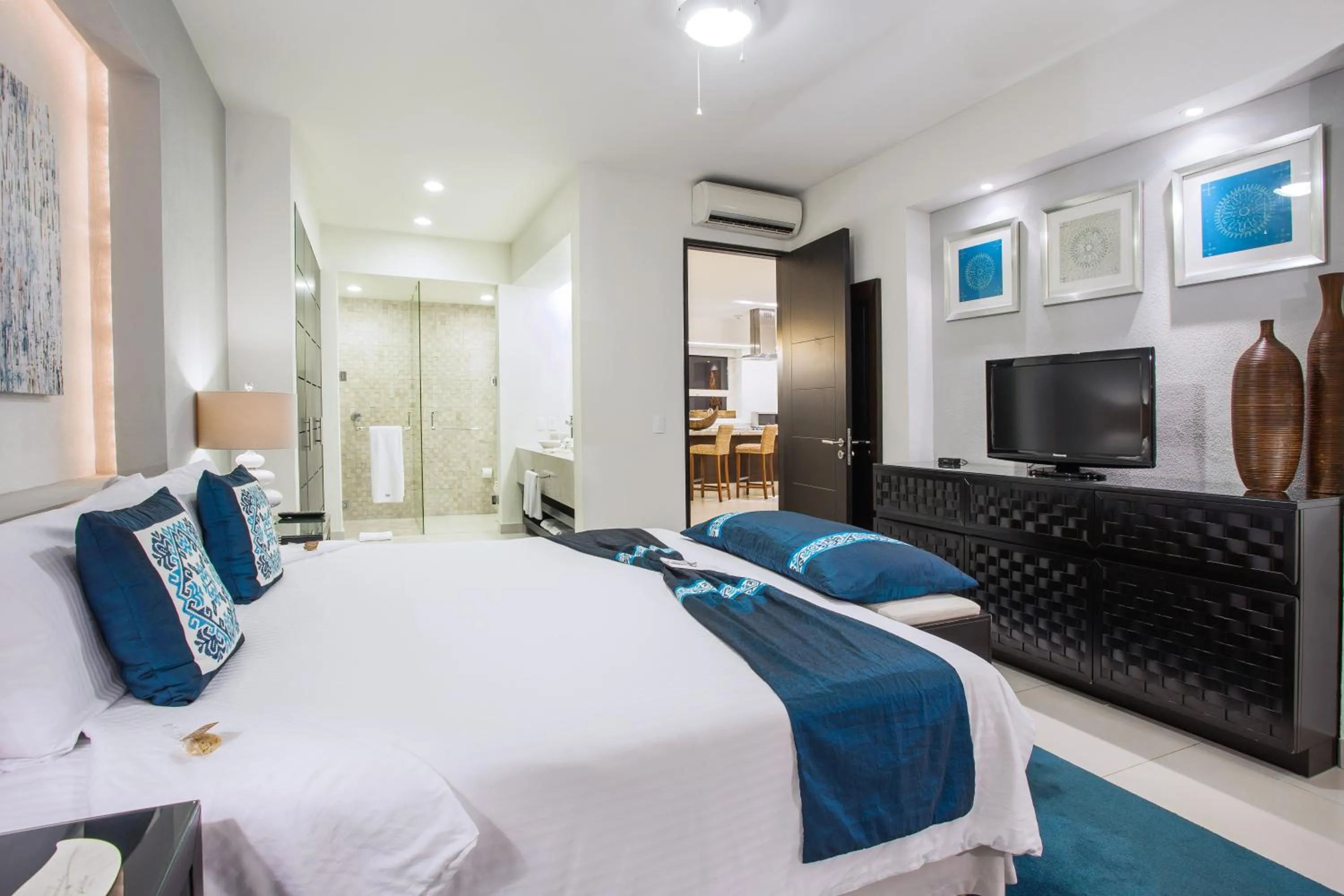 Photo of the whole room, Bed in Marival Distinct All-Suites & World Spa - Handwritten Collection