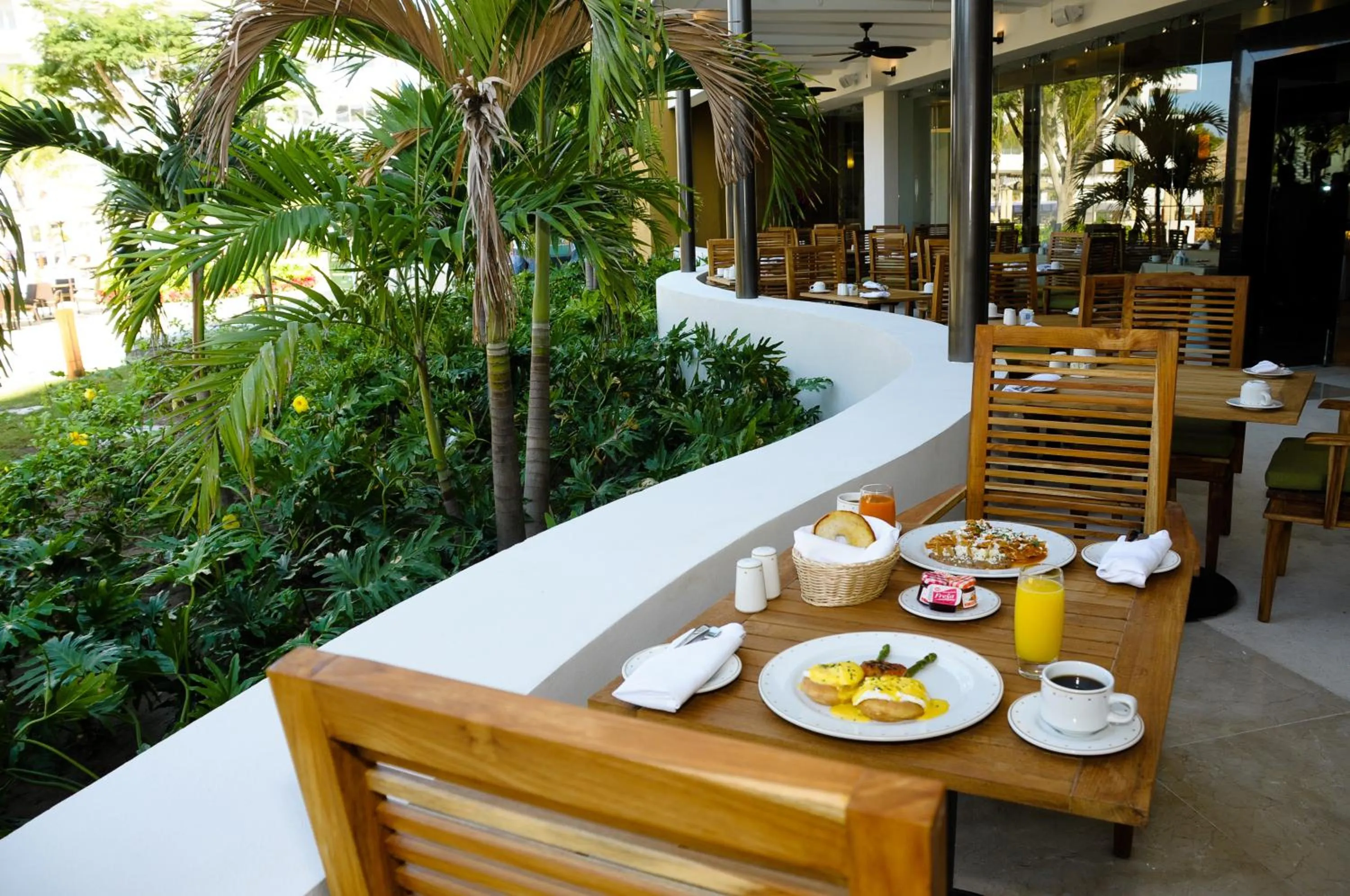 Restaurant/places to eat in Marival Distinct All-Suites & World Spa - Handwritten Collection