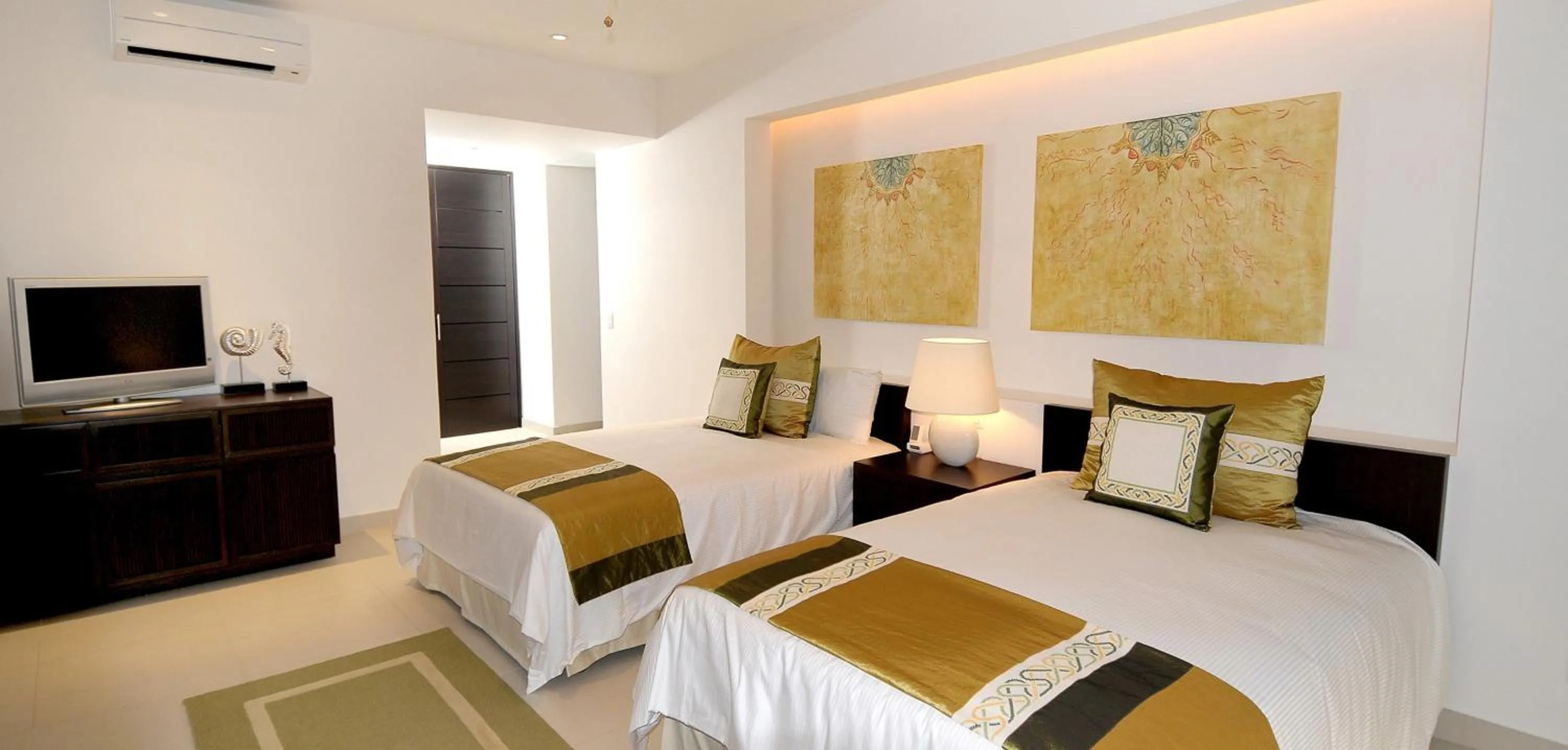 Bedroom, Bed in Marival Distinct All-Suites & World Spa - Handwritten Collection