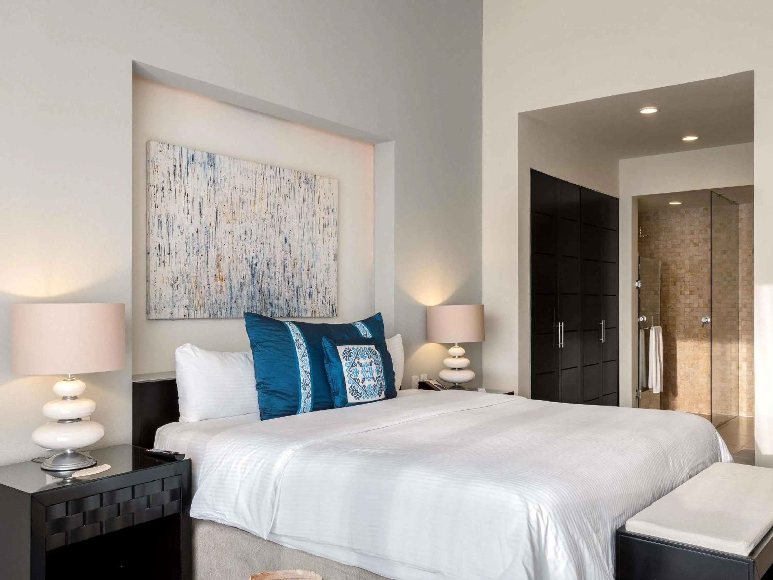 Bedroom, Bed in Marival Distinct All-Suites & World Spa - Handwritten Collection